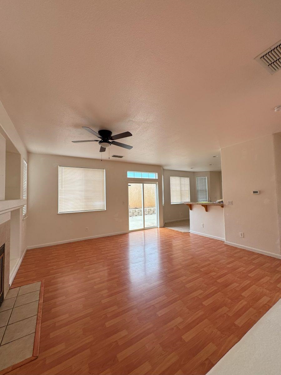 Detail Gallery Image 8 of 31 For 645 Rockspray Cir, Pittsburg,  CA 94565 - 4 Beds | 2/1 Baths