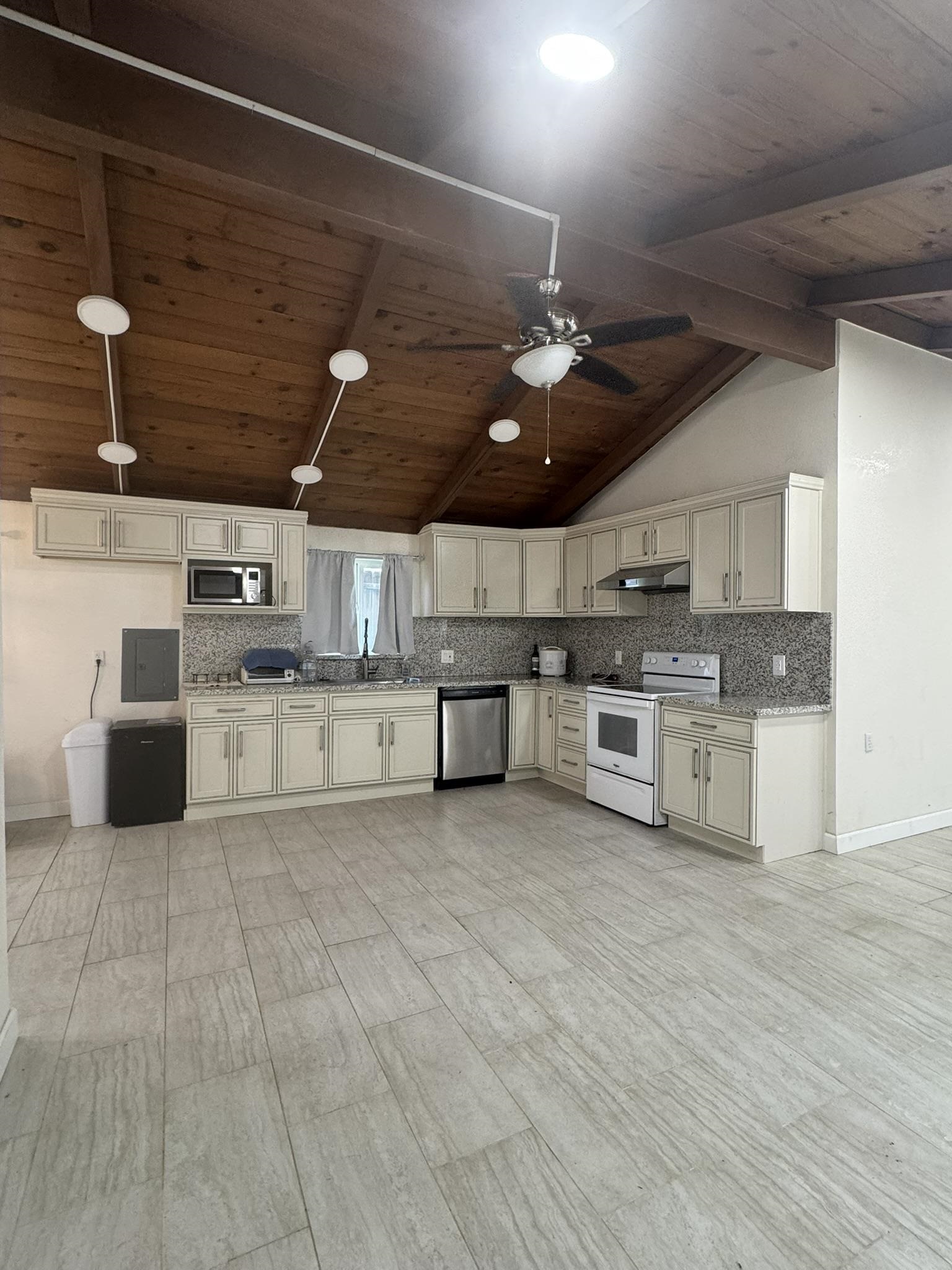 Detail Gallery Image 4 of 31 For 5116 Sandmound Blvd, Oakley,  CA 94561 - 2 Beds | 2 Baths