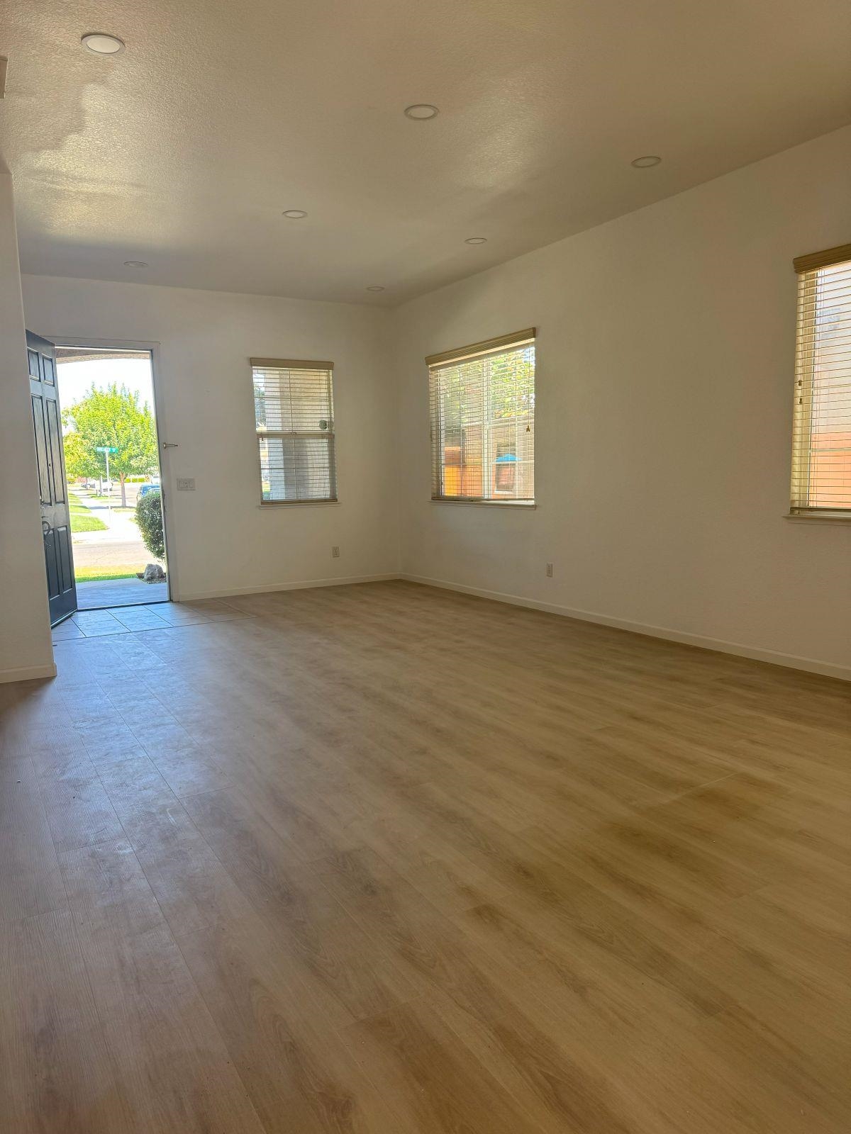 Detail Gallery Image 3 of 22 For 2638 Breaker Way, Stockton,  CA 95209 - 4 Beds | 2 Baths