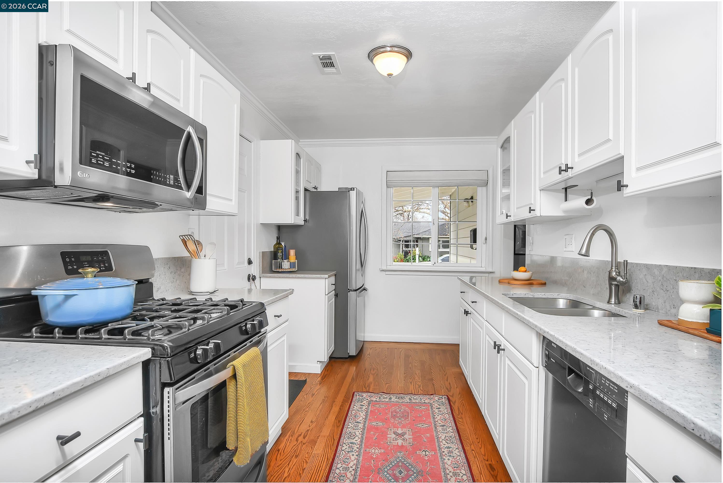 Detail Gallery Image 7 of 31 For 3818 Village Rd, Concord,  CA 94519 - 3 Beds | 1 Baths