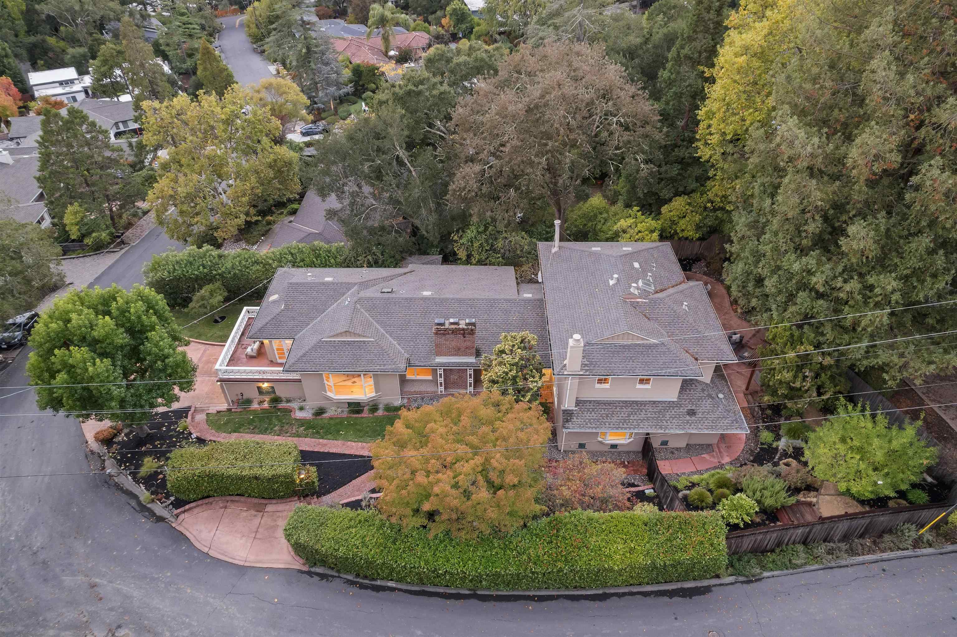 Detail Gallery Image 11 of 59 For 59 Hacienda Cir, Orinda,  CA 94563 - 4 Beds | 4/1 Baths