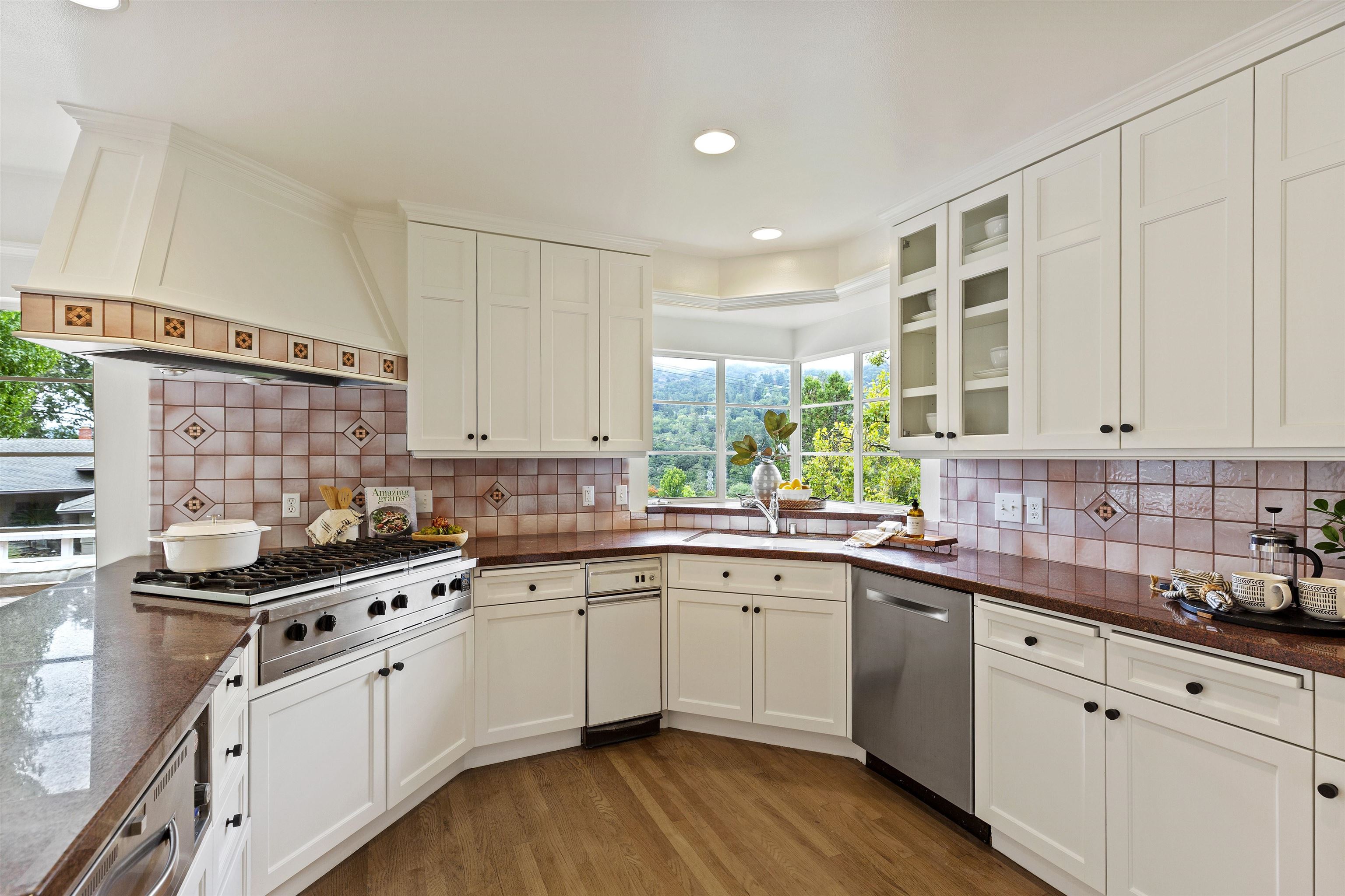 Detail Gallery Image 32 of 59 For 59 Hacienda Cir, Orinda,  CA 94563 - 4 Beds | 4/1 Baths
