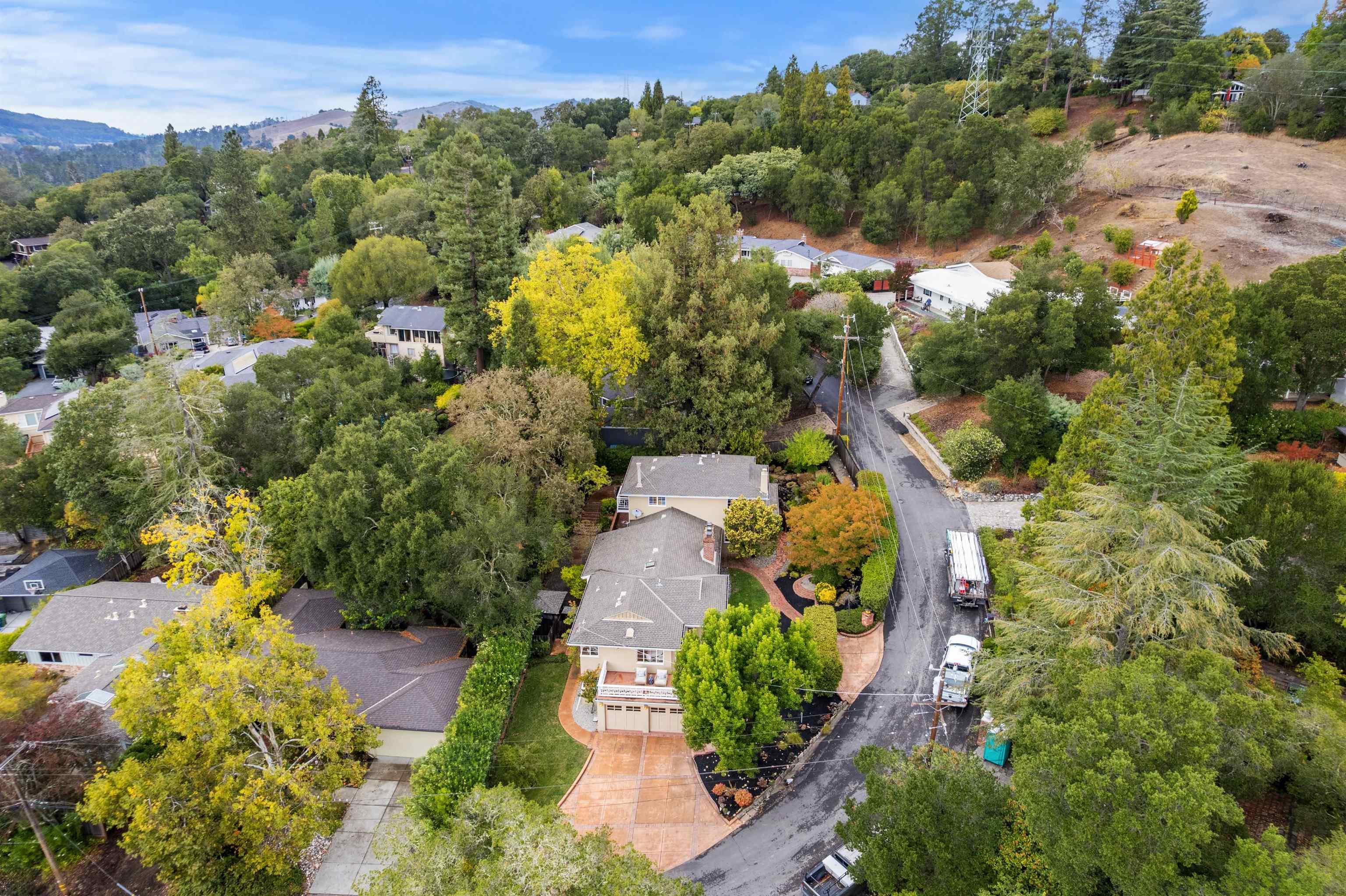 Detail Gallery Image 6 of 59 For 59 Hacienda Cir, Orinda,  CA 94563 - 4 Beds | 4/1 Baths