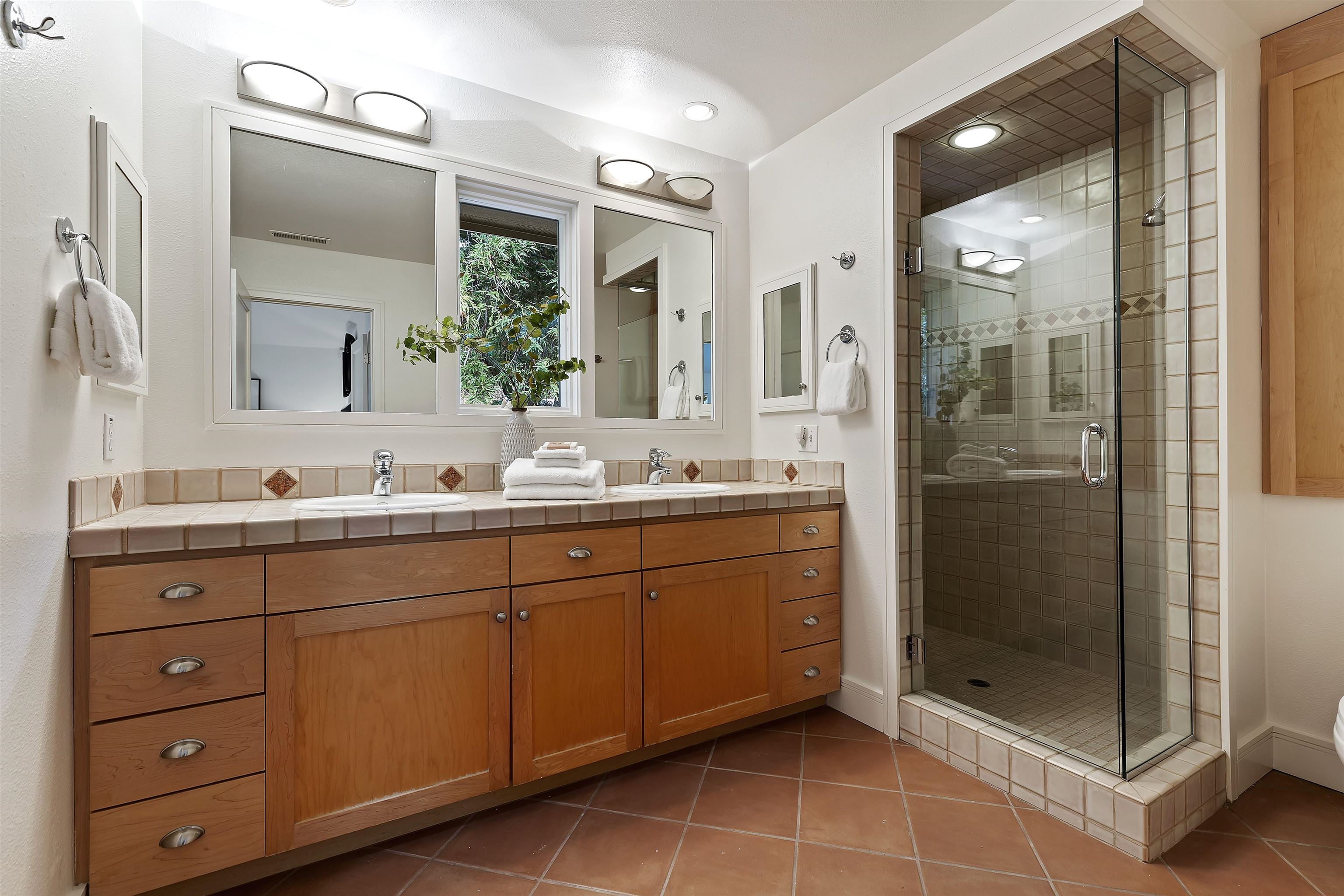 Detail Gallery Image 52 of 59 For 59 Hacienda Cir, Orinda,  CA 94563 - 4 Beds | 4/1 Baths