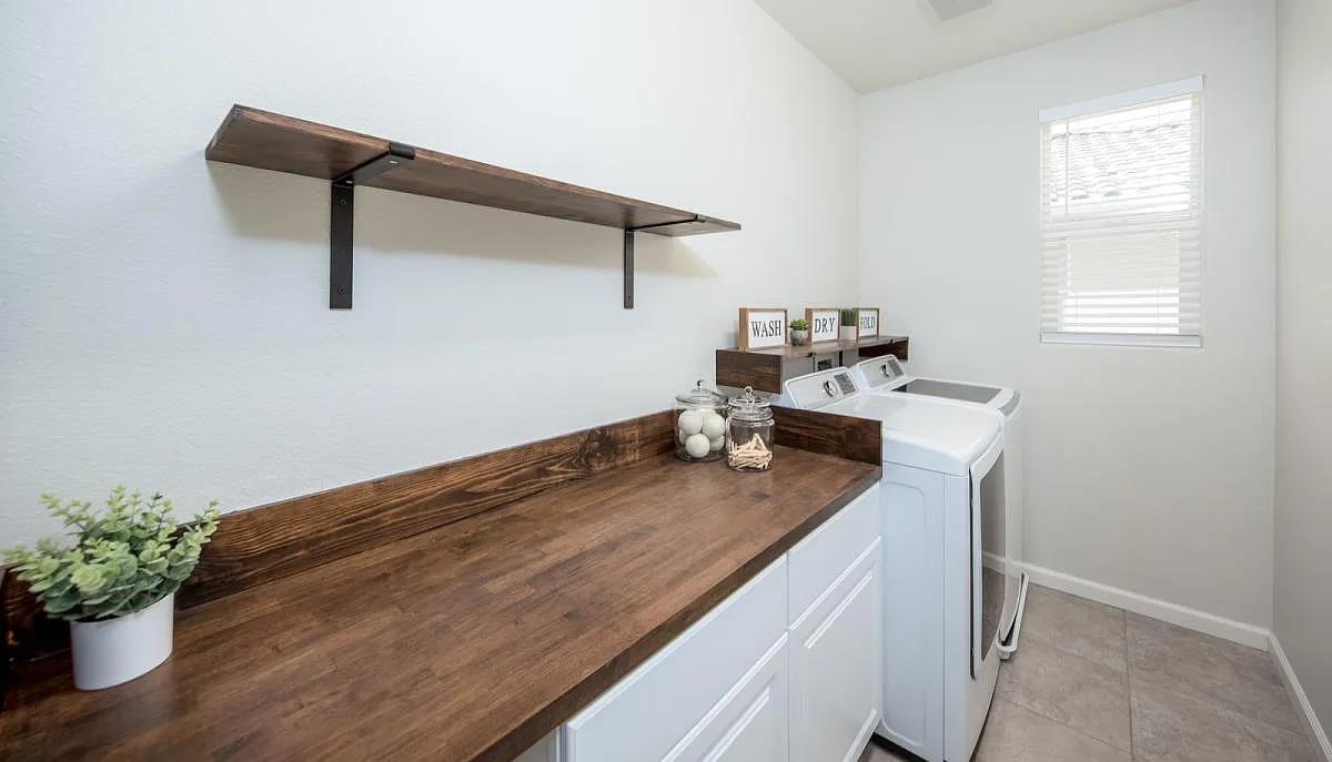 Detail Gallery Image 17 of 25 For 252 Lasata Dr, Tracy,  CA 95377-8441 - 4 Beds | 2/1 Baths