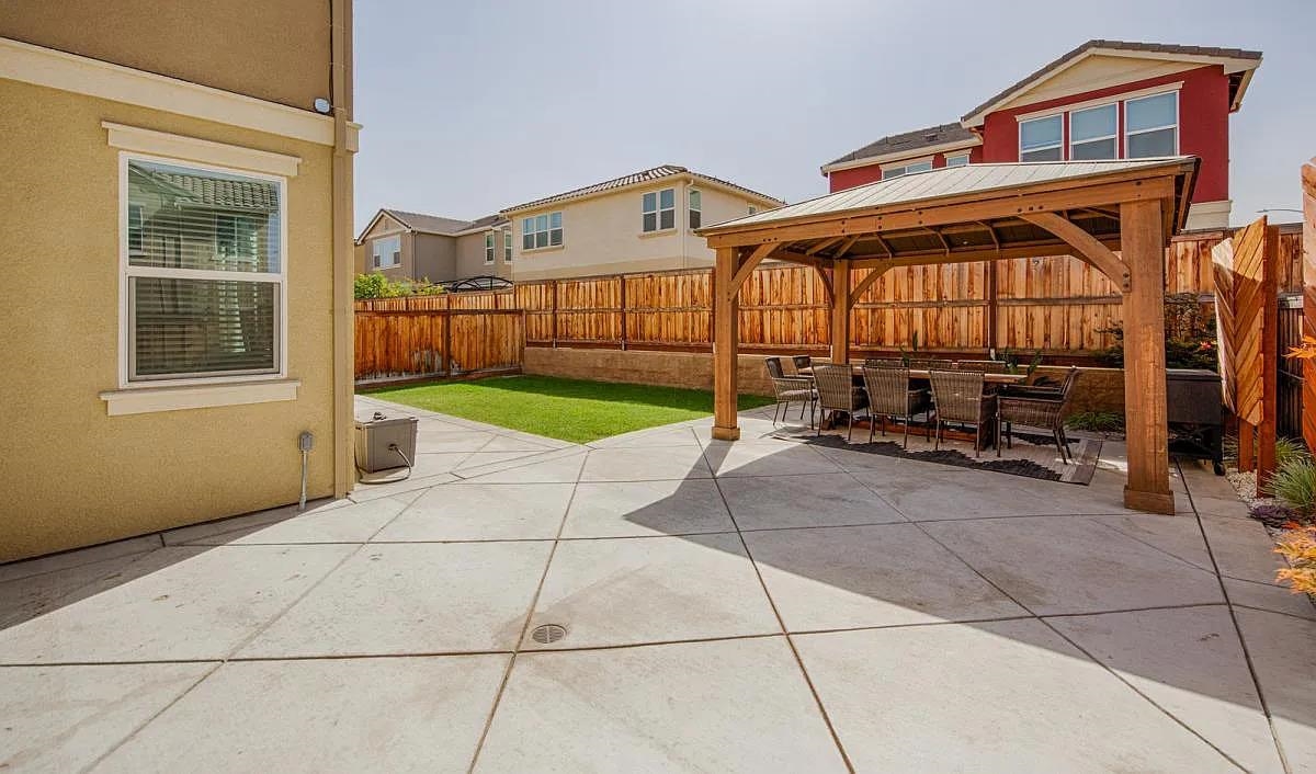 Detail Gallery Image 18 of 25 For 252 Lasata Dr, Tracy,  CA 95377-8441 - 4 Beds | 2/1 Baths