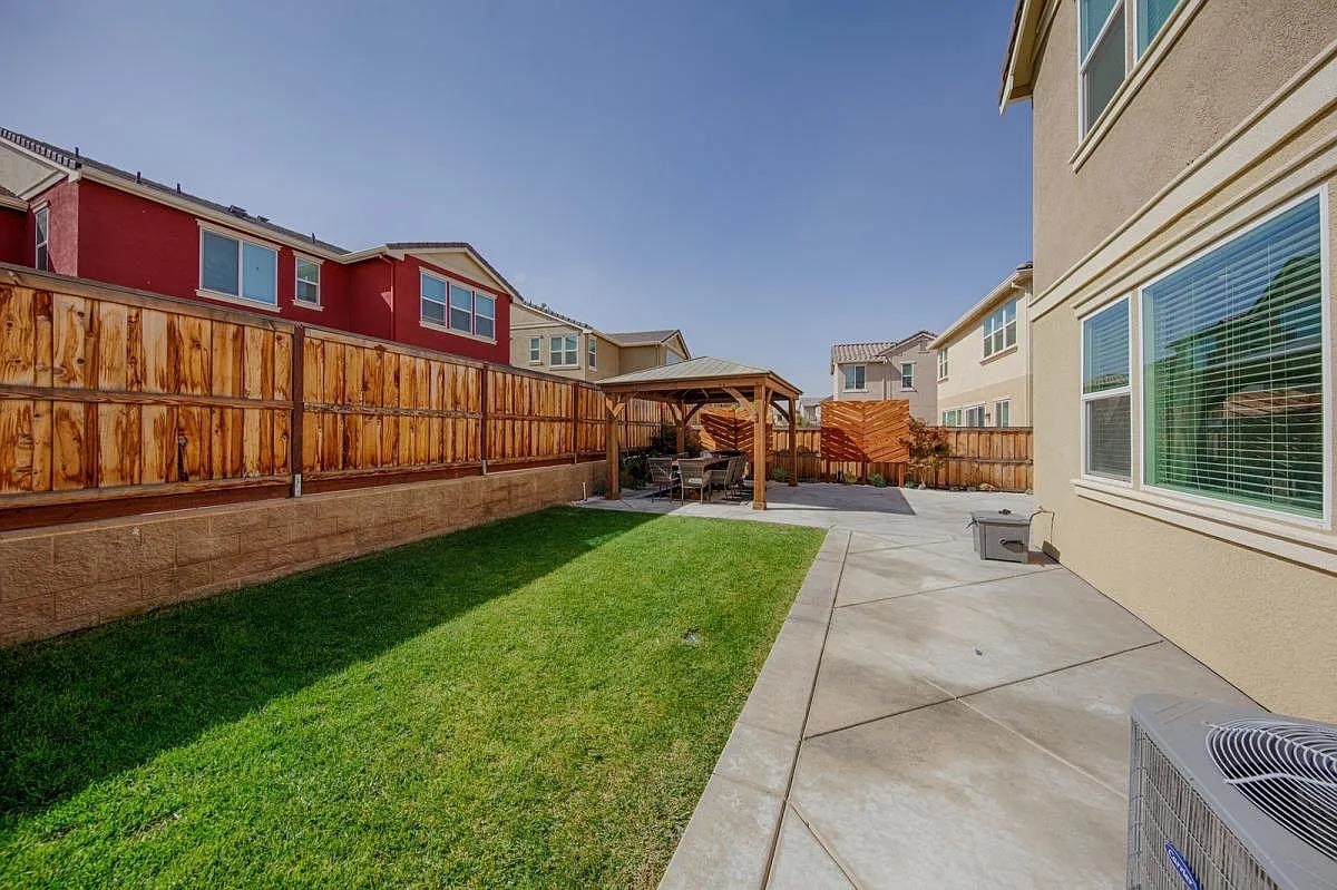 Detail Gallery Image 20 of 25 For 252 Lasata Dr, Tracy,  CA 95377-8441 - 4 Beds | 2/1 Baths