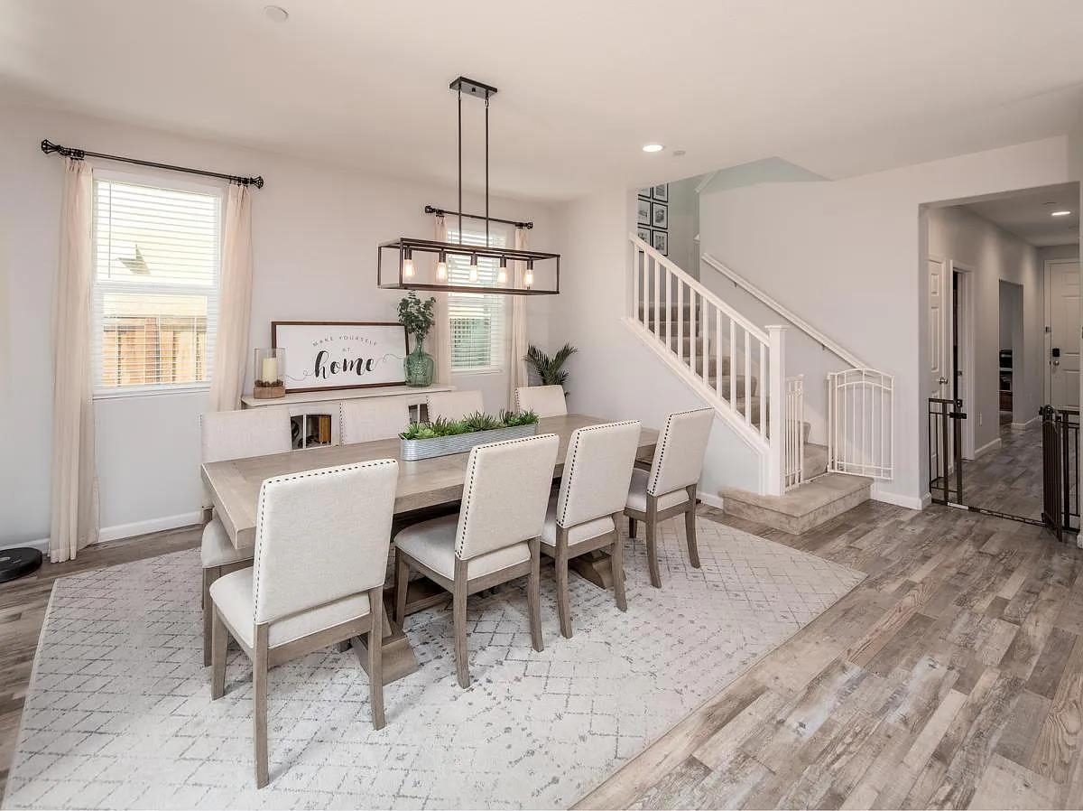 Detail Gallery Image 5 of 25 For 252 Lasata Dr, Tracy,  CA 95377-8441 - 4 Beds | 2/1 Baths