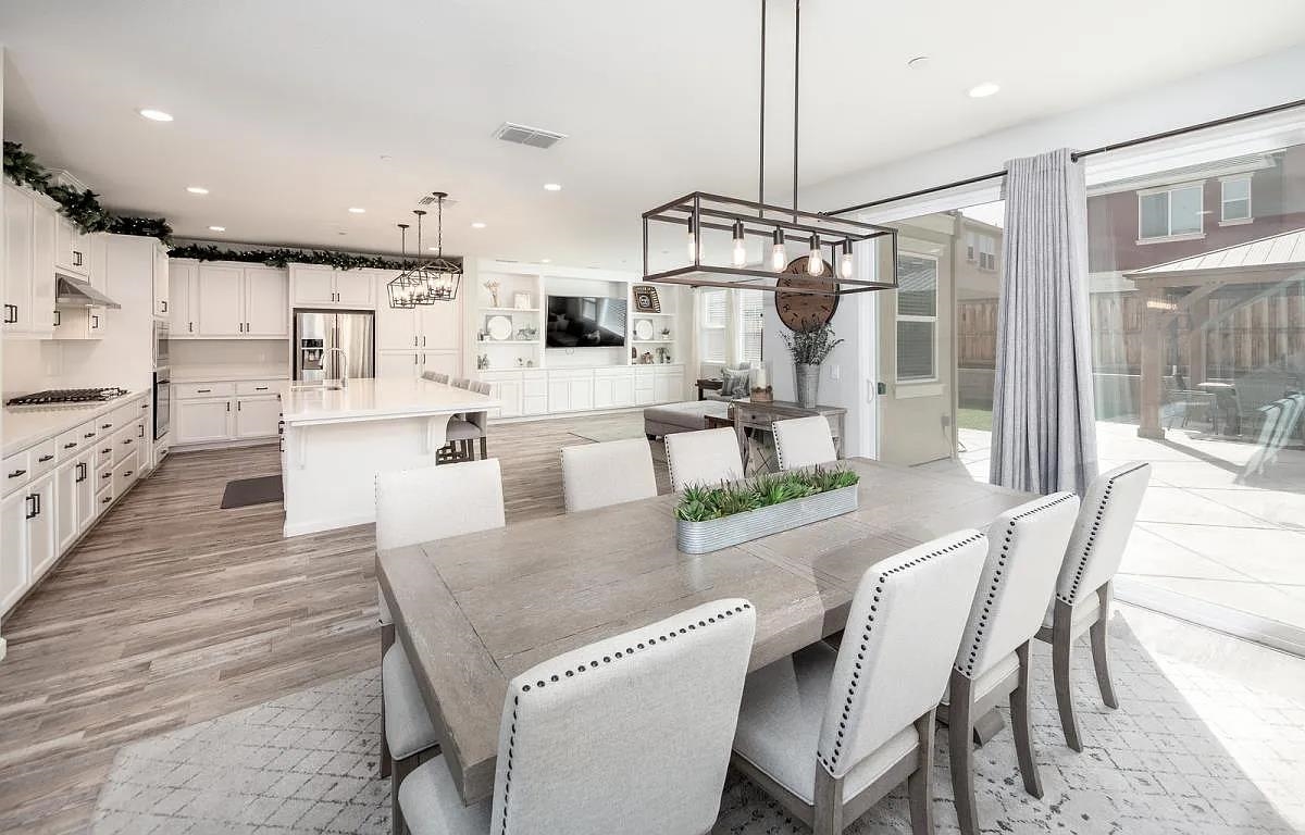 Detail Gallery Image 6 of 25 For 252 Lasata Dr, Tracy,  CA 95377-8441 - 4 Beds | 2/1 Baths