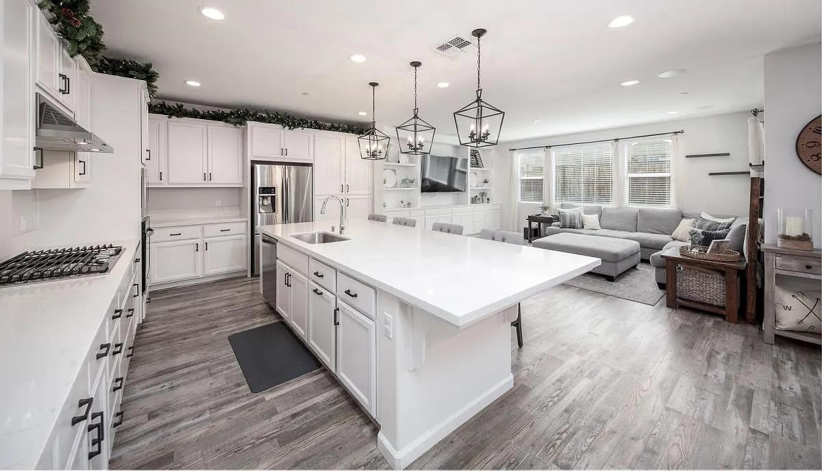 Detail Gallery Image 7 of 25 For 252 Lasata Dr, Tracy,  CA 95377-8441 - 4 Beds | 2/1 Baths