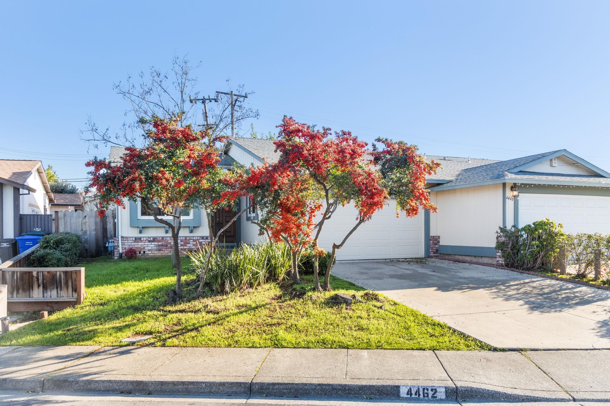 Detail Gallery Image 2 of 32 For 4462 Machado Dr, Concord,  CA 94521 - 2 Beds | 2 Baths