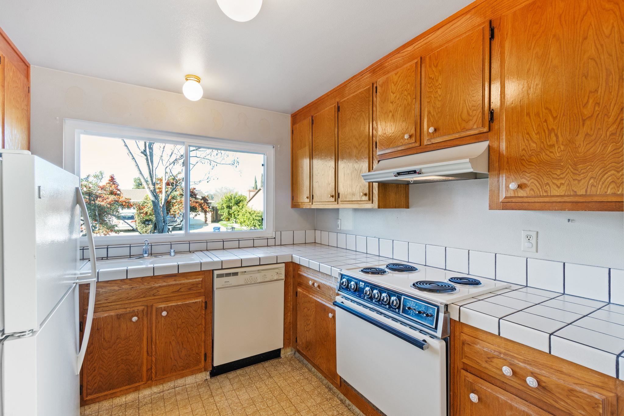 Detail Gallery Image 11 of 32 For 4462 Machado Dr, Concord,  CA 94521 - 2 Beds | 2 Baths