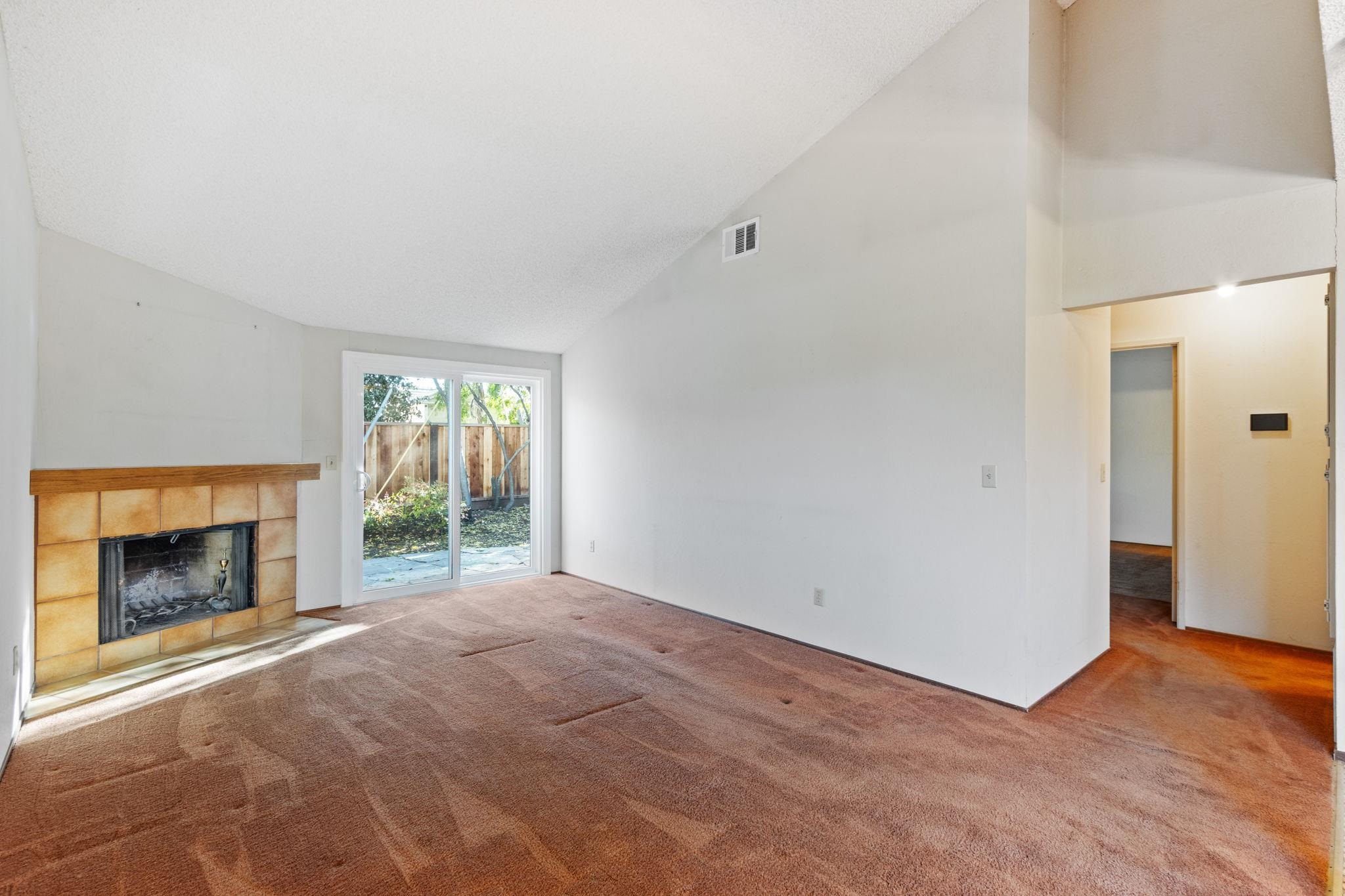 Detail Gallery Image 7 of 32 For 4462 Machado Dr, Concord,  CA 94521 - 2 Beds | 2 Baths