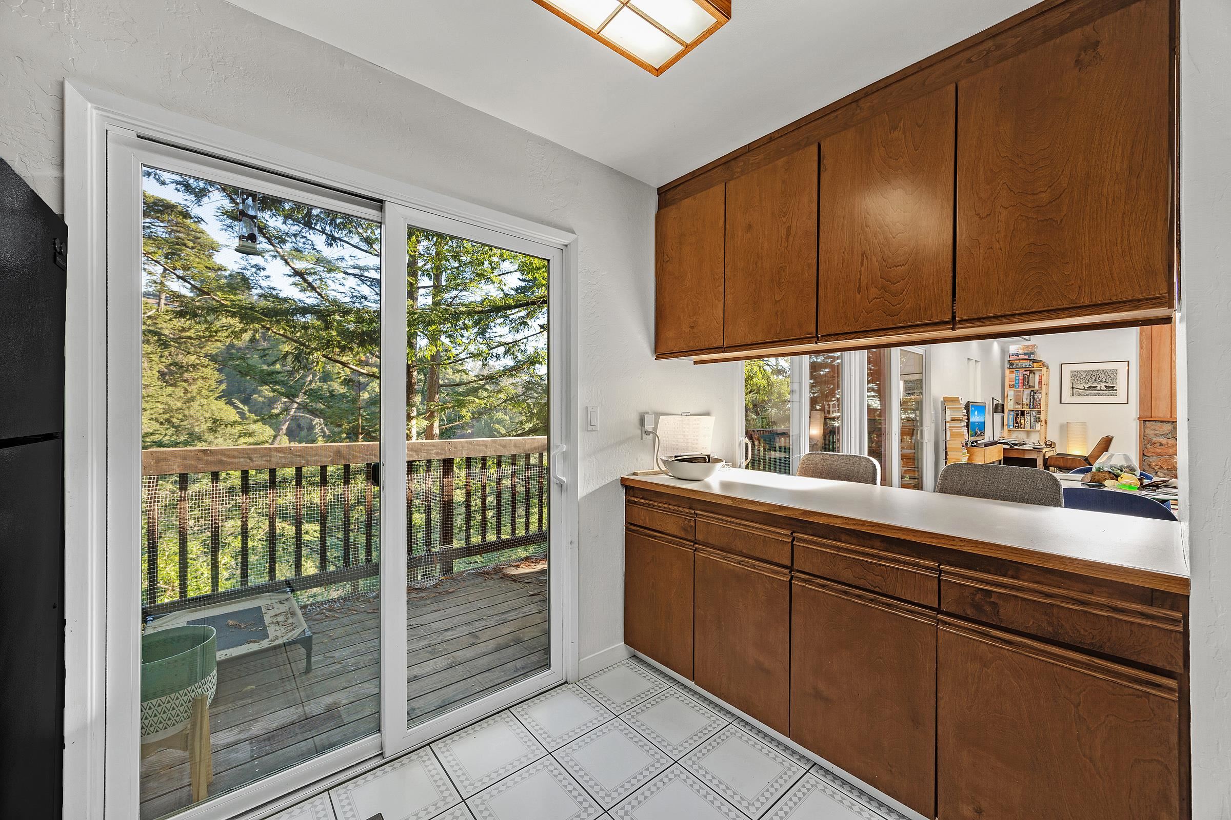 Detail Gallery Image 12 of 51 For 5982 Ascot Dr, Oakland,  CA 94611 - 2 Beds | 1/1 Baths