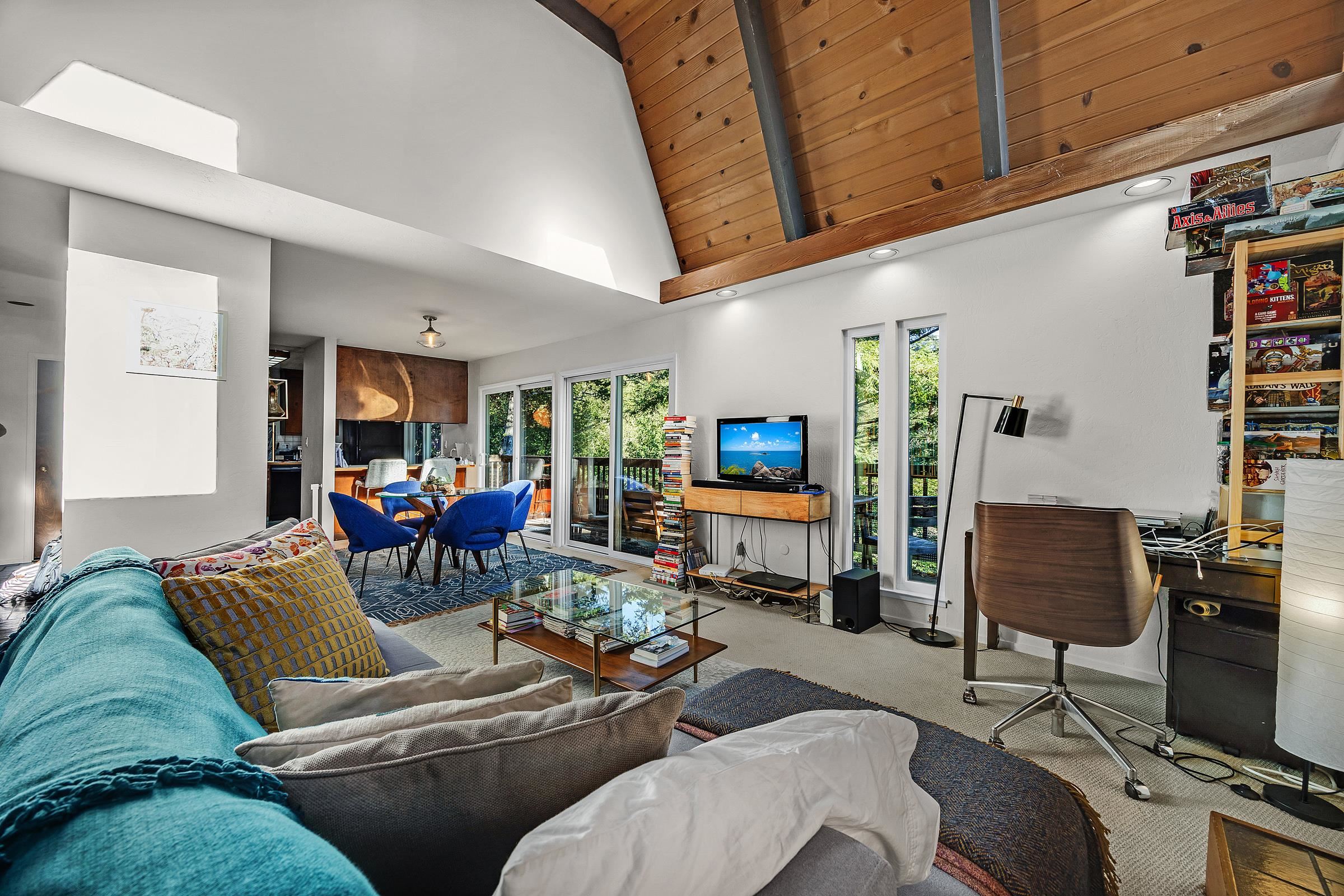 Detail Gallery Image 3 of 51 For 5982 Ascot Dr, Oakland,  CA 94611 - 2 Beds | 1/1 Baths