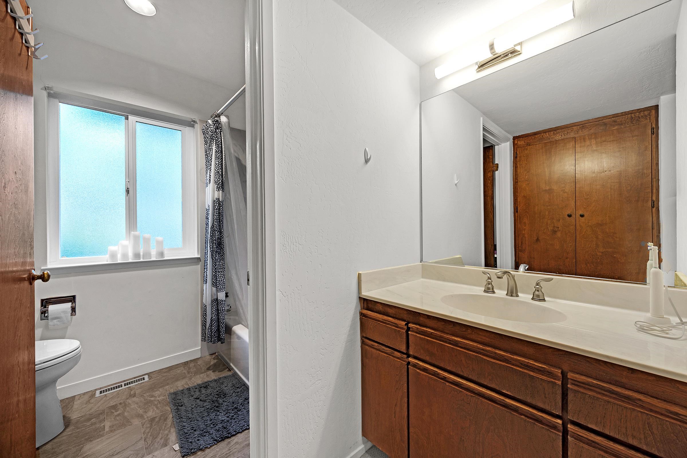 Detail Gallery Image 22 of 51 For 5982 Ascot Dr, Oakland,  CA 94611 - 2 Beds | 1/1 Baths