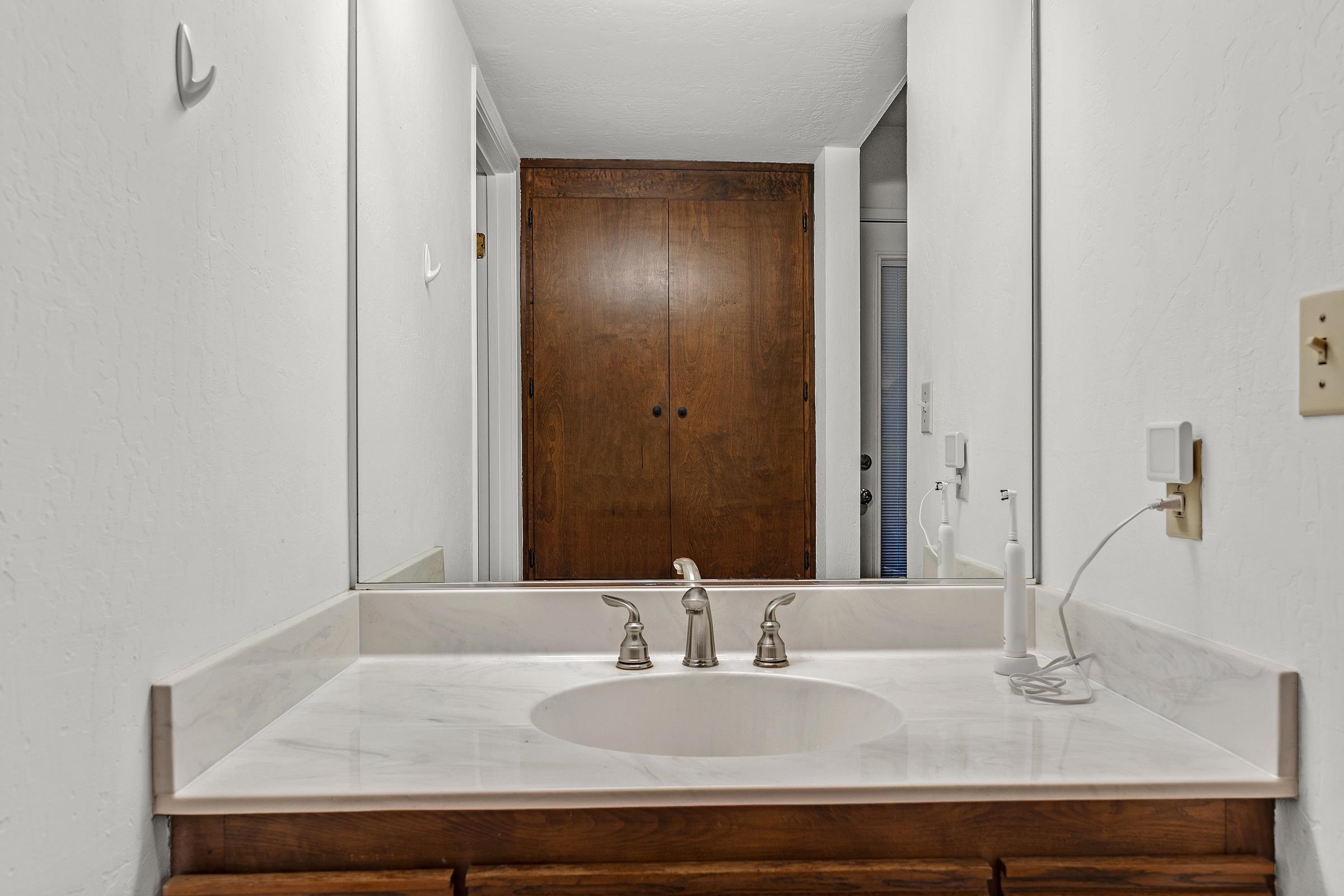 Detail Gallery Image 23 of 51 For 5982 Ascot Dr, Oakland,  CA 94611 - 2 Beds | 1/1 Baths