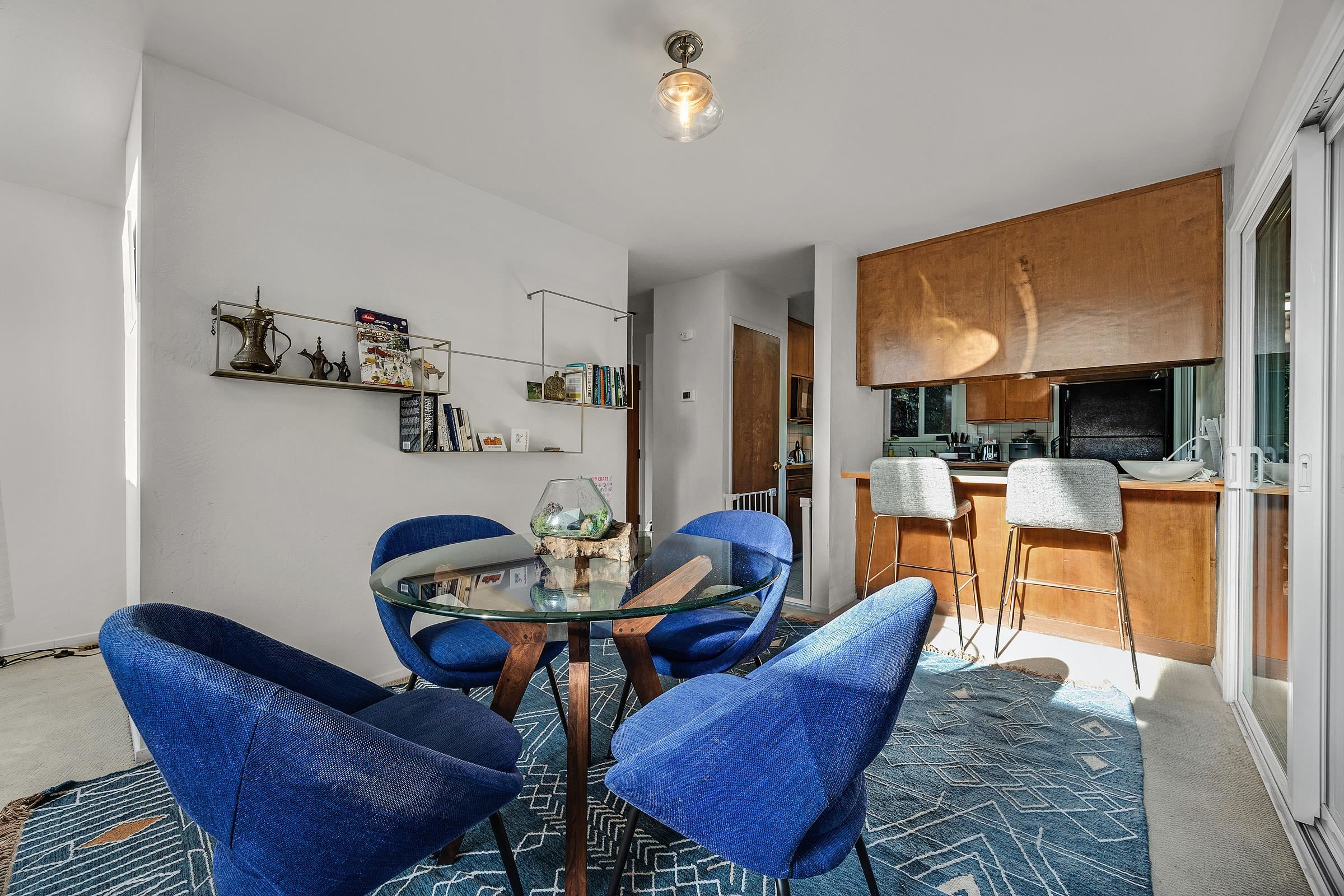 Detail Gallery Image 4 of 51 For 5982 Ascot Dr, Oakland,  CA 94611 - 2 Beds | 1/1 Baths