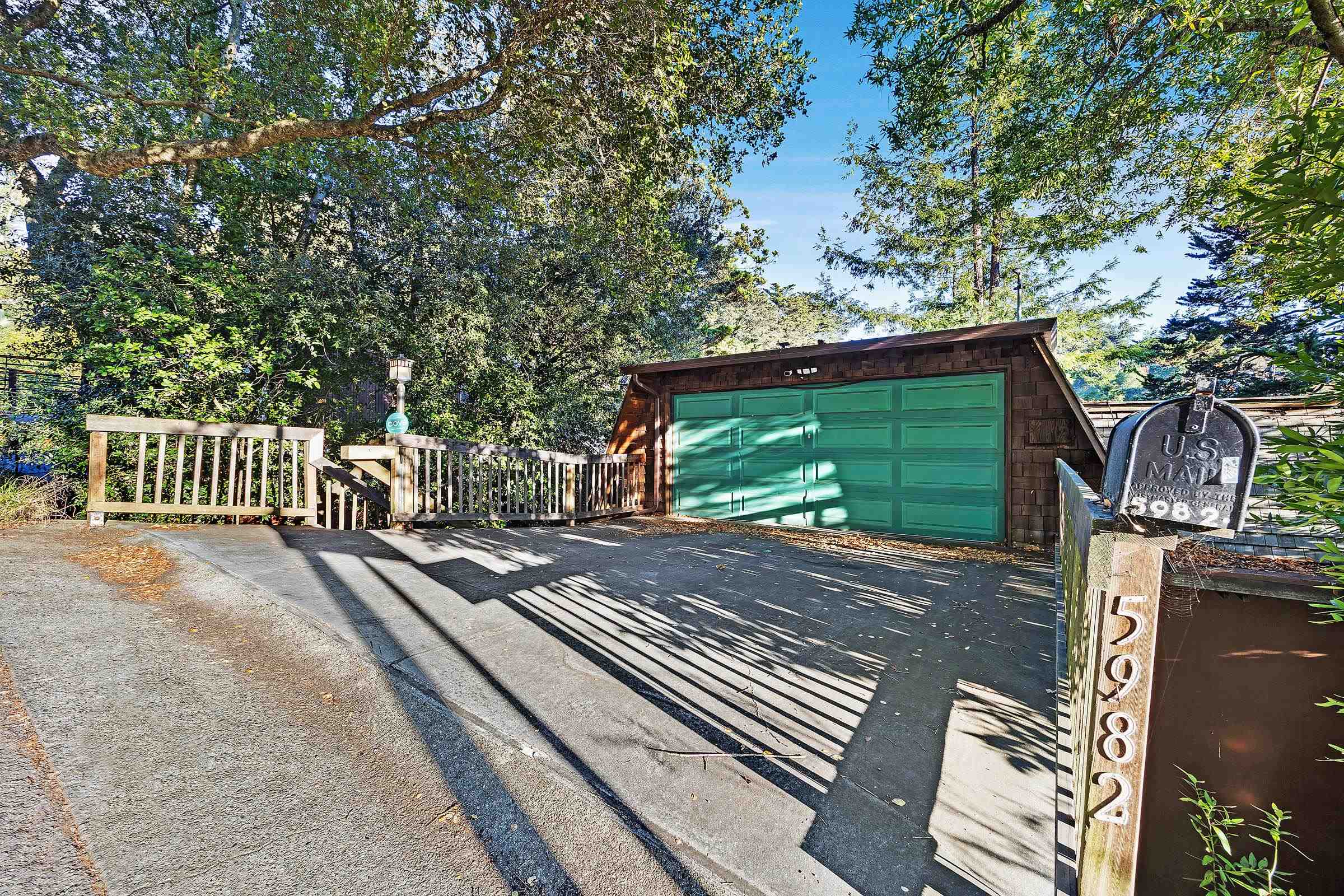 Detail Gallery Image 31 of 51 For 5982 Ascot Dr, Oakland,  CA 94611 - 2 Beds | 1/1 Baths