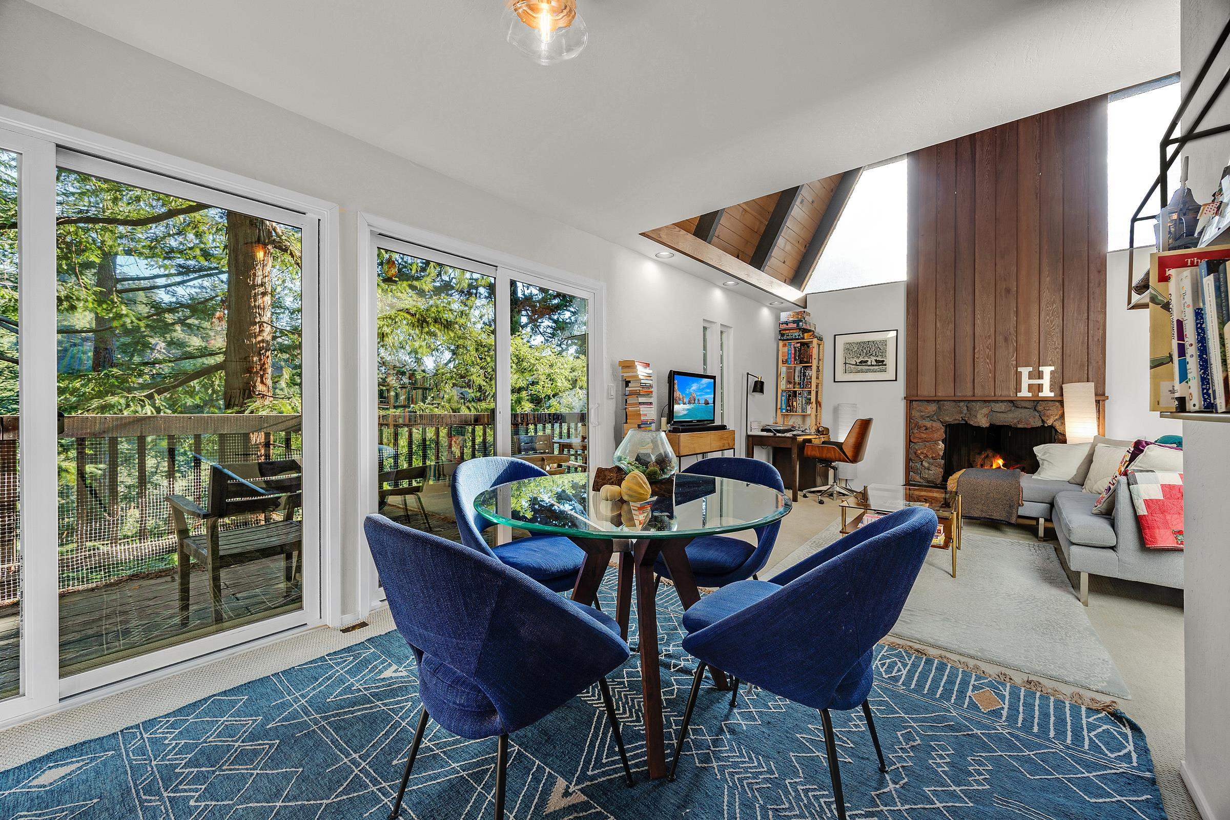 Detail Gallery Image 5 of 51 For 5982 Ascot Dr, Oakland,  CA 94611 - 2 Beds | 1/1 Baths