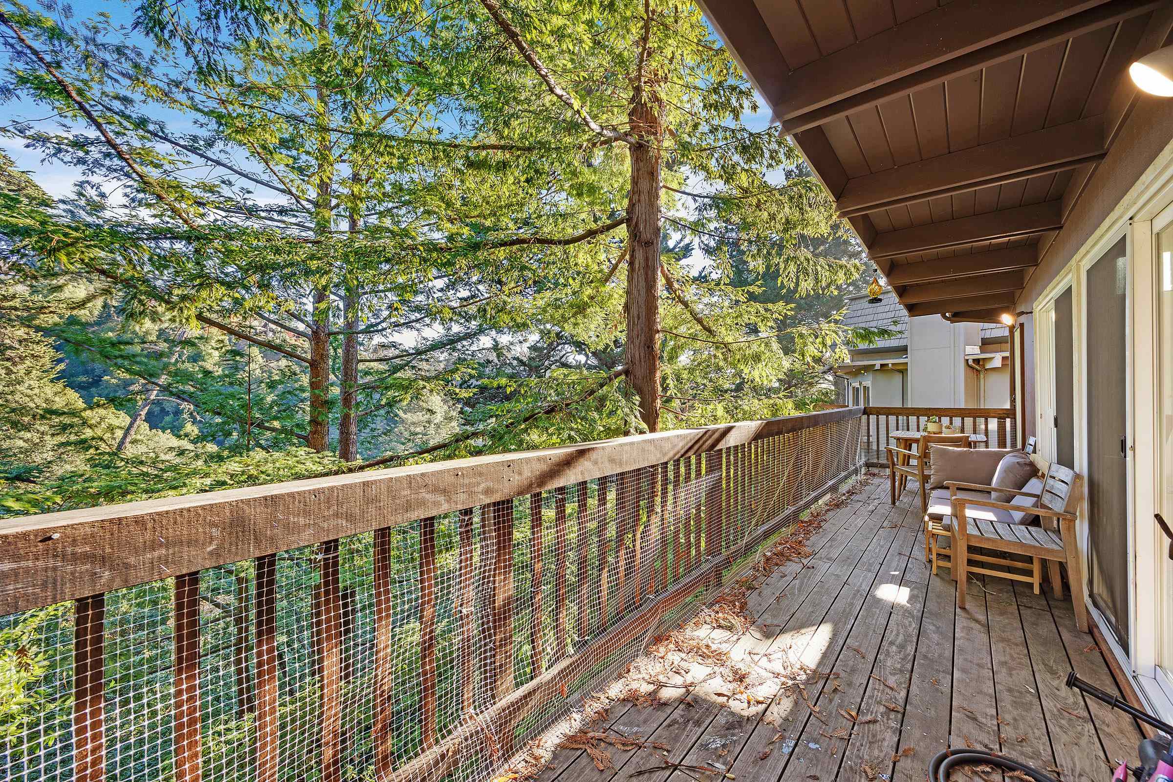 Detail Gallery Image 6 of 51 For 5982 Ascot Dr, Oakland,  CA 94611 - 2 Beds | 1/1 Baths