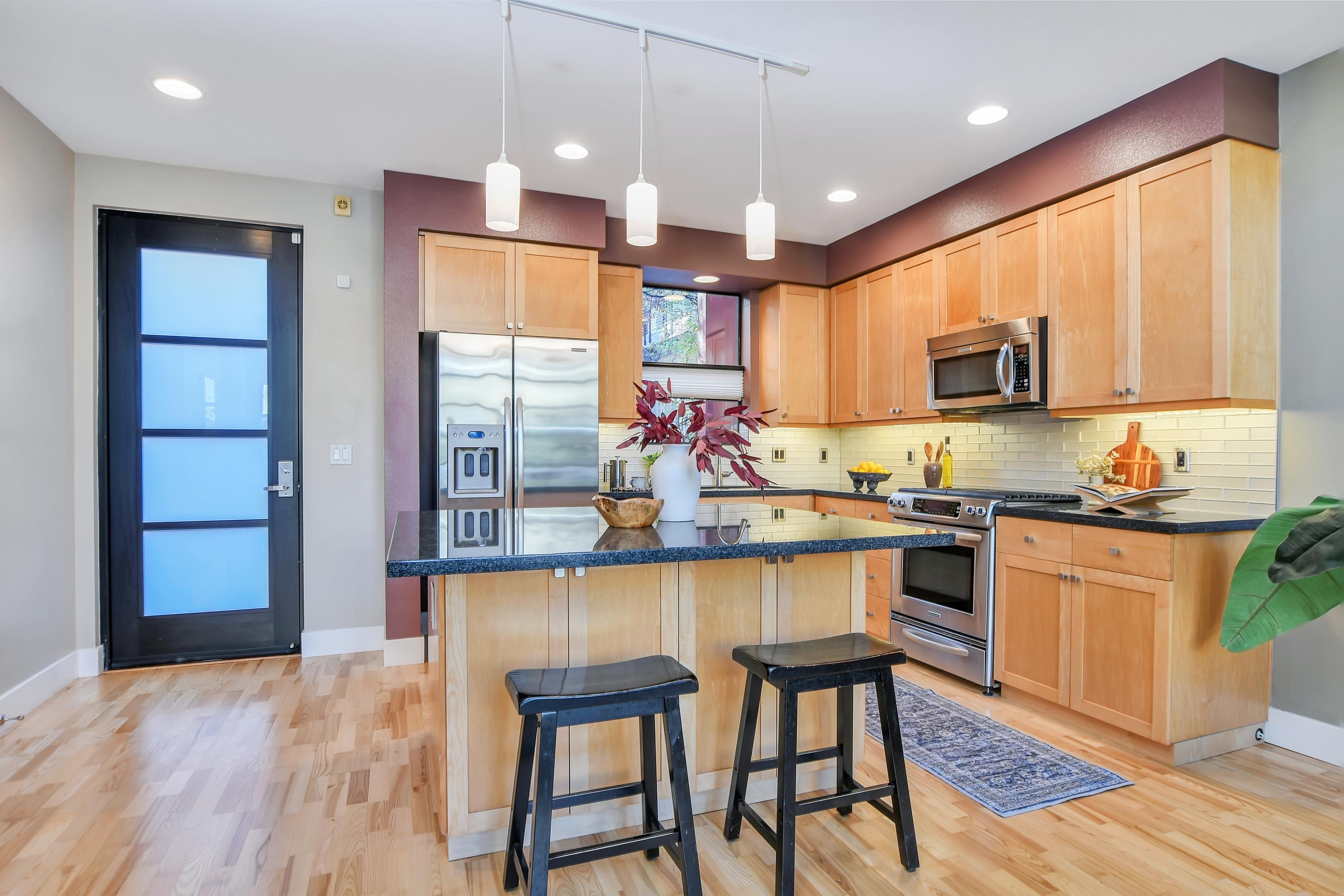 Detail Gallery Image 3 of 25 For 350 E Mission St #108,  San Jose,  CA 95112 - 1 Beds | 1/1 Baths