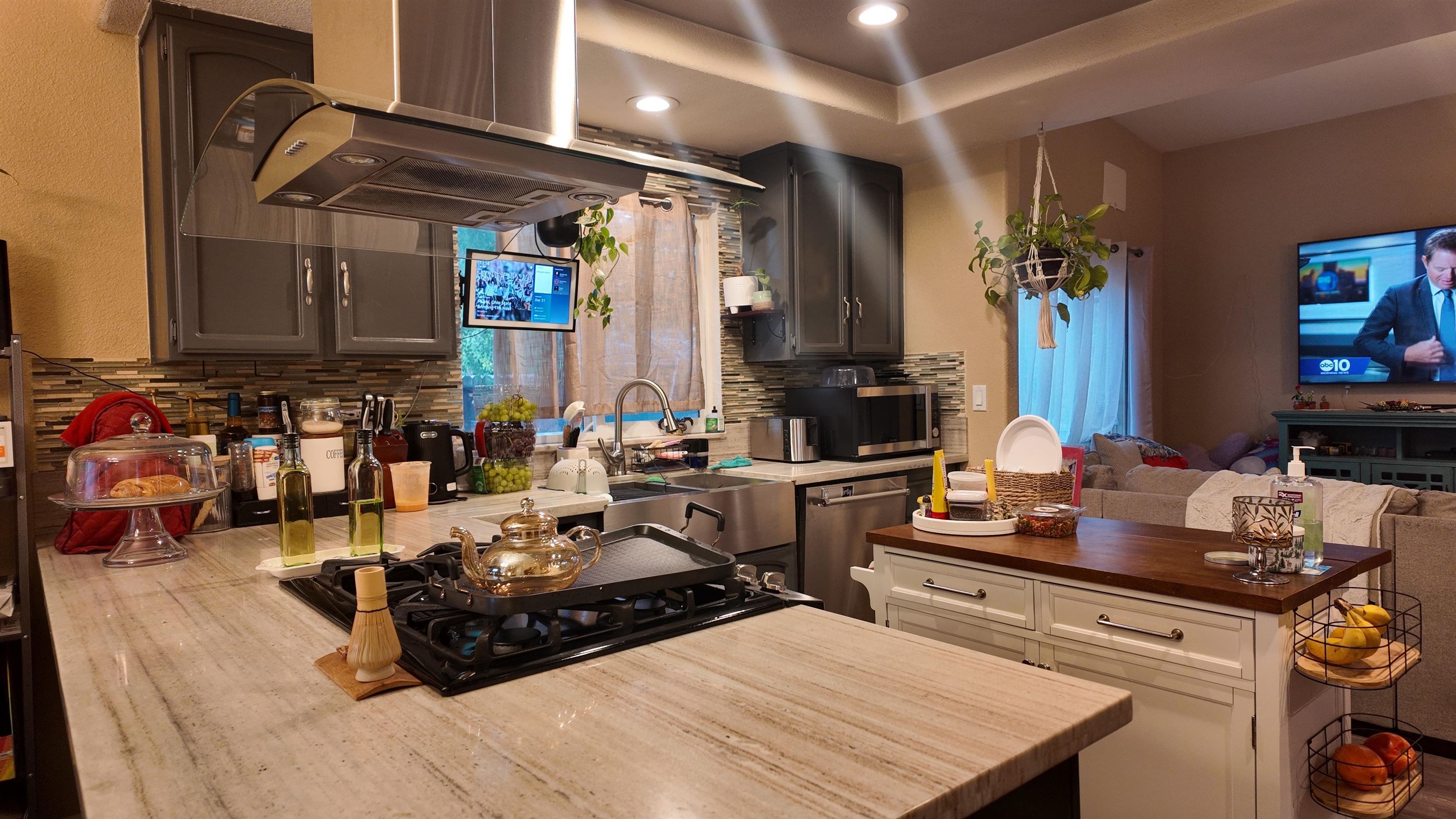 Detail Gallery Image 9 of 16 For 1585 Pebblewood Dr, Sacramento,  CA 95833 - 3 Beds | 2 Baths