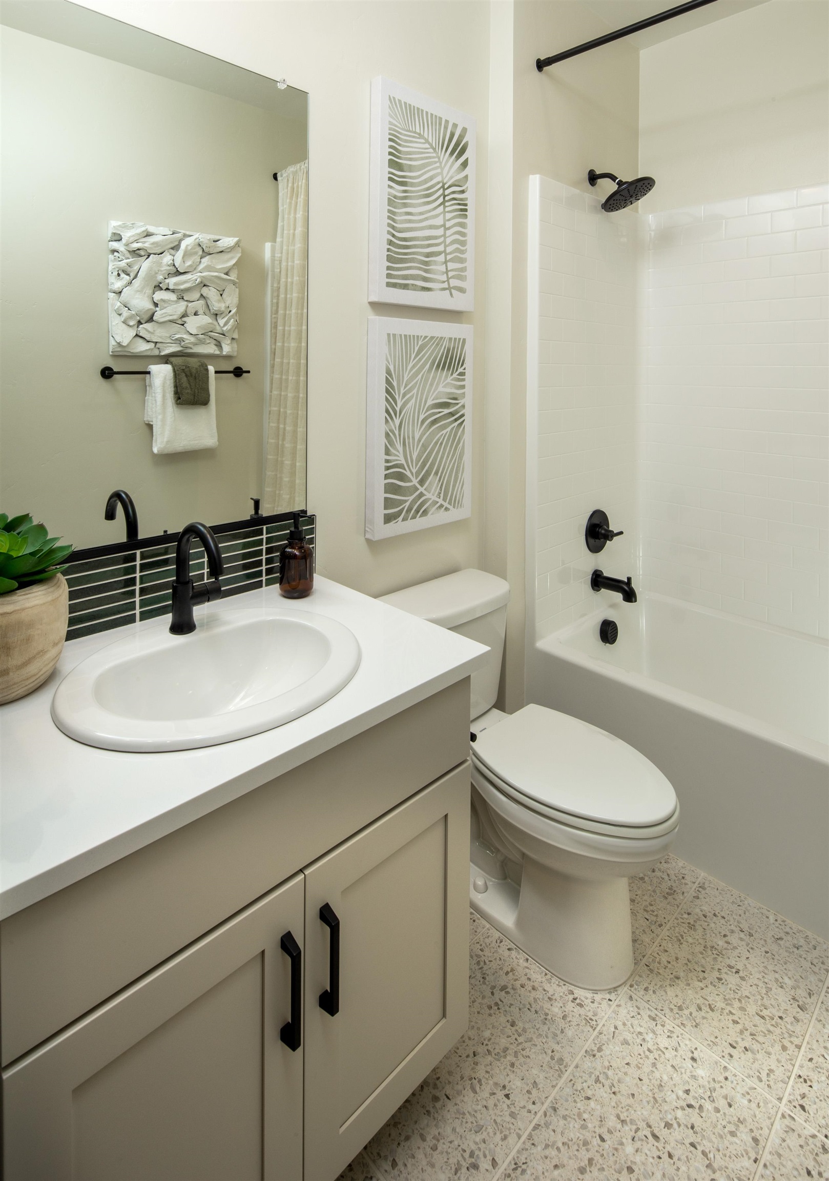 Detail Gallery Image 14 of 17 For 139 Compass Drive #2002,  Napa,  CA 94558 - 3 Beds | 2/1 Baths