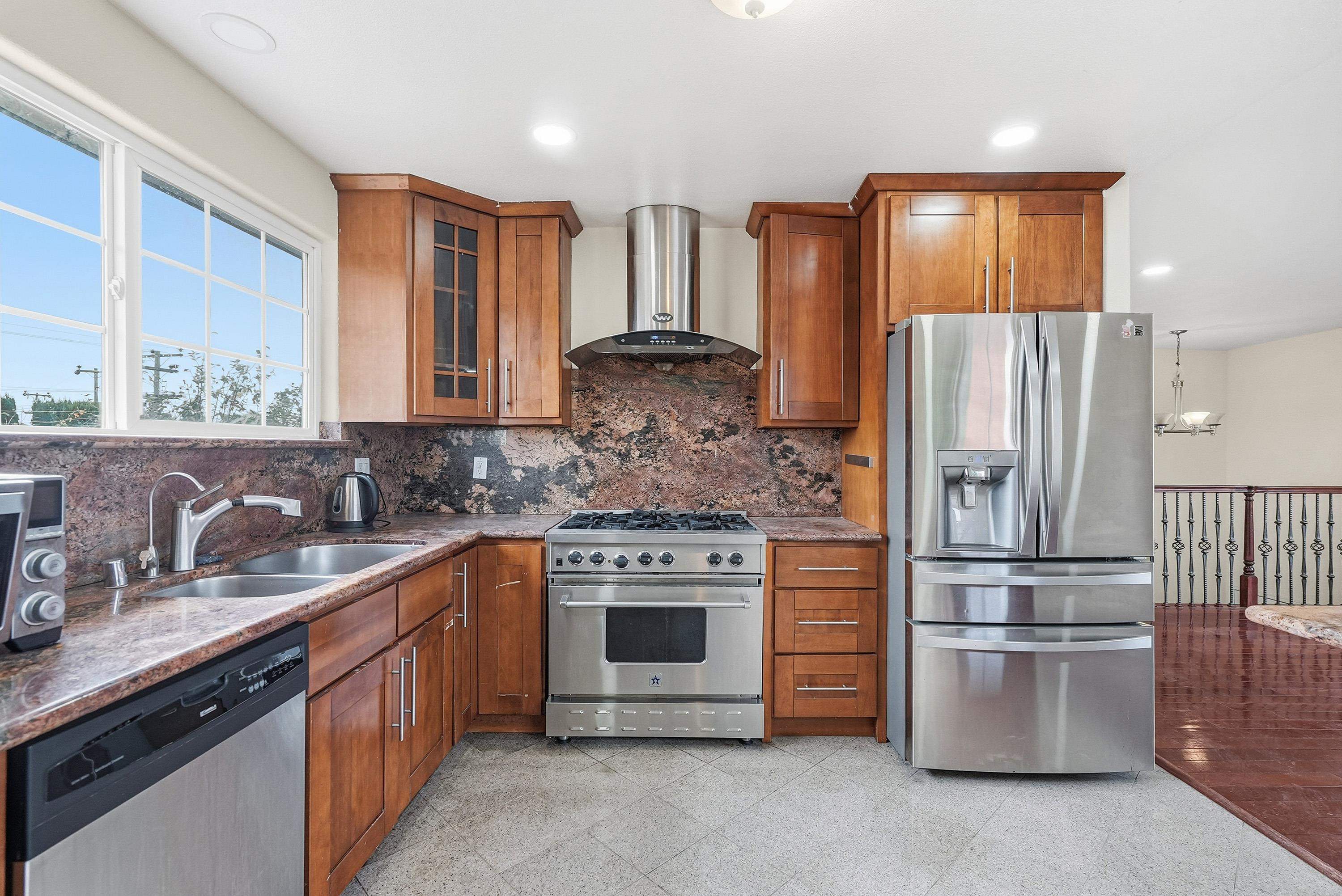 Detail Gallery Image 4 of 56 For 4316 Bidwell Dr., Fremont,  CA 94538 - 7 Beds | 3 Baths