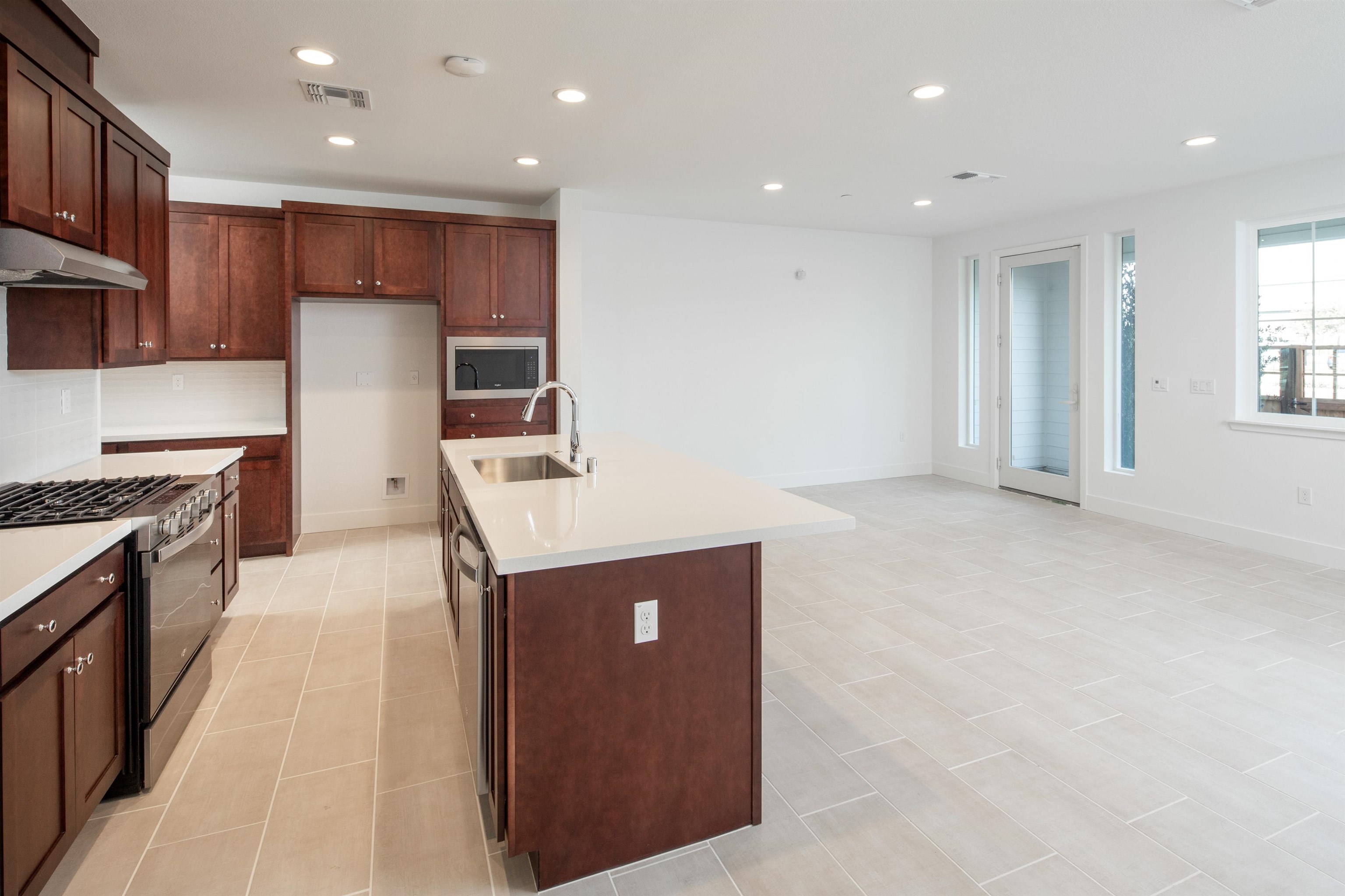 Detail Gallery Image 6 of 12 For 153 Compass Drive #2101,  Napa,  CA 94558 - 3 Beds | 2/1 Baths