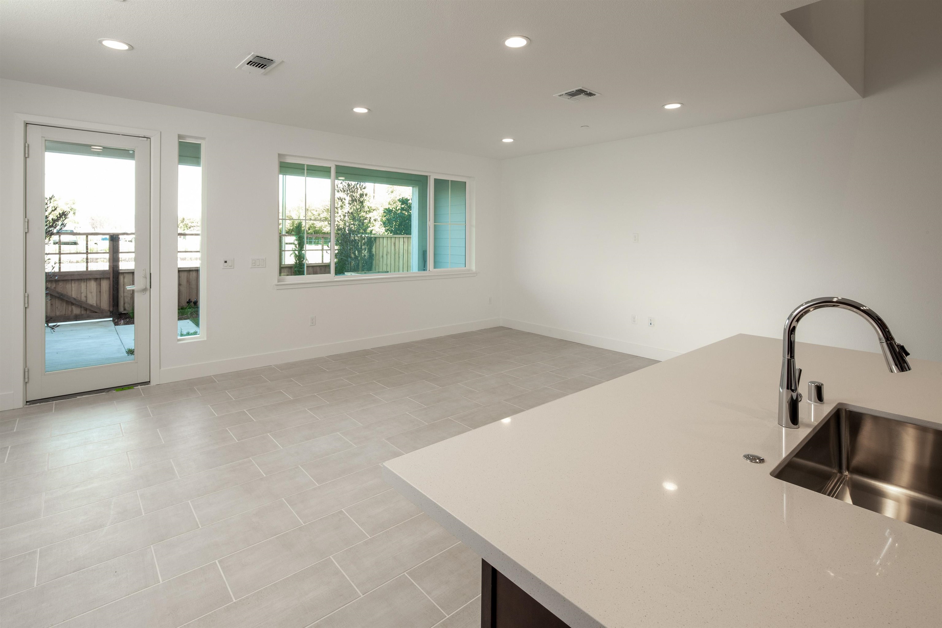 Detail Gallery Image 7 of 12 For 153 Compass Drive #2101,  Napa,  CA 94558 - 3 Beds | 2/1 Baths