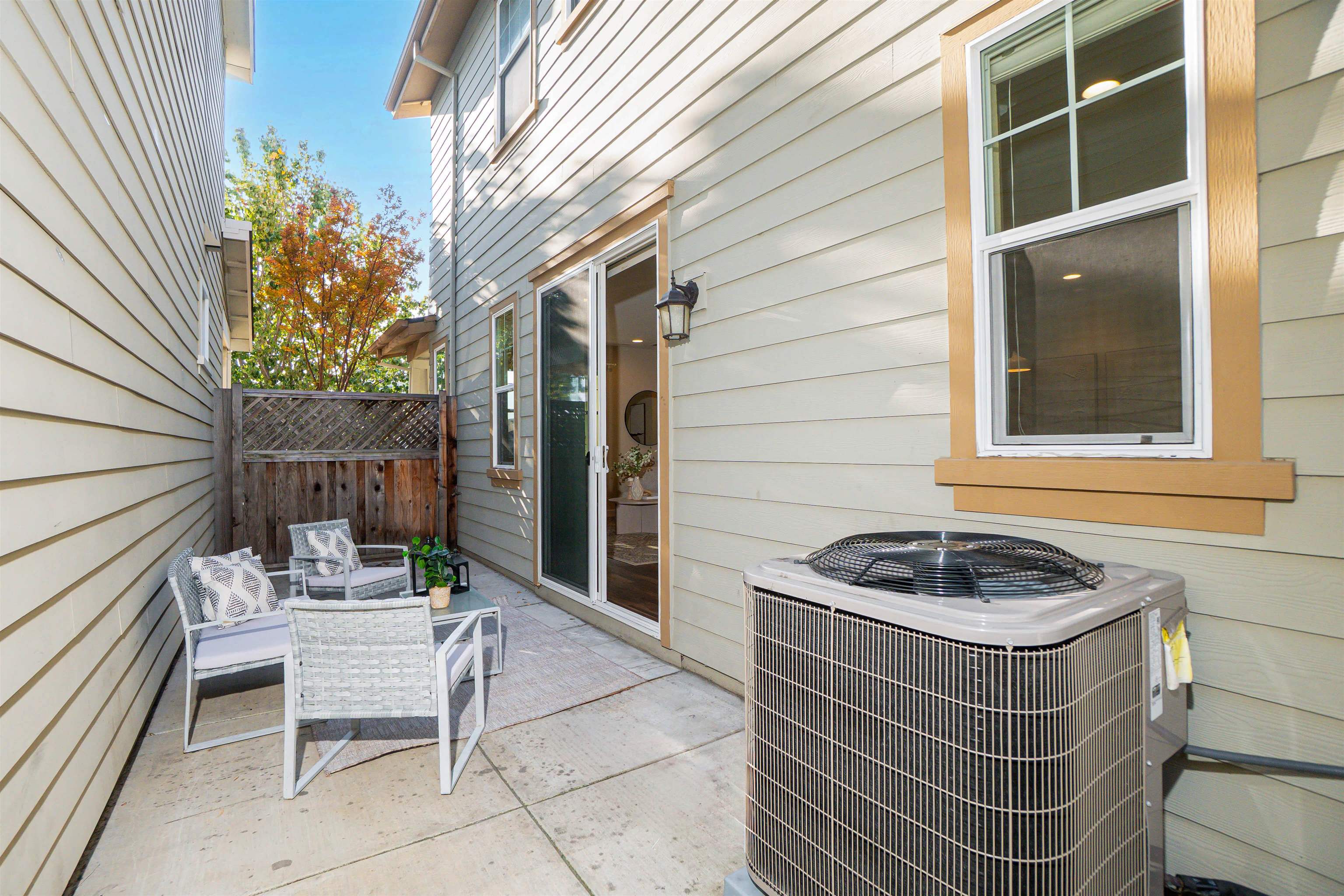 Detail Gallery Image 14 of 44 For 328 C St, Hayward,  CA 94541 - 4 Beds | 2/1 Baths