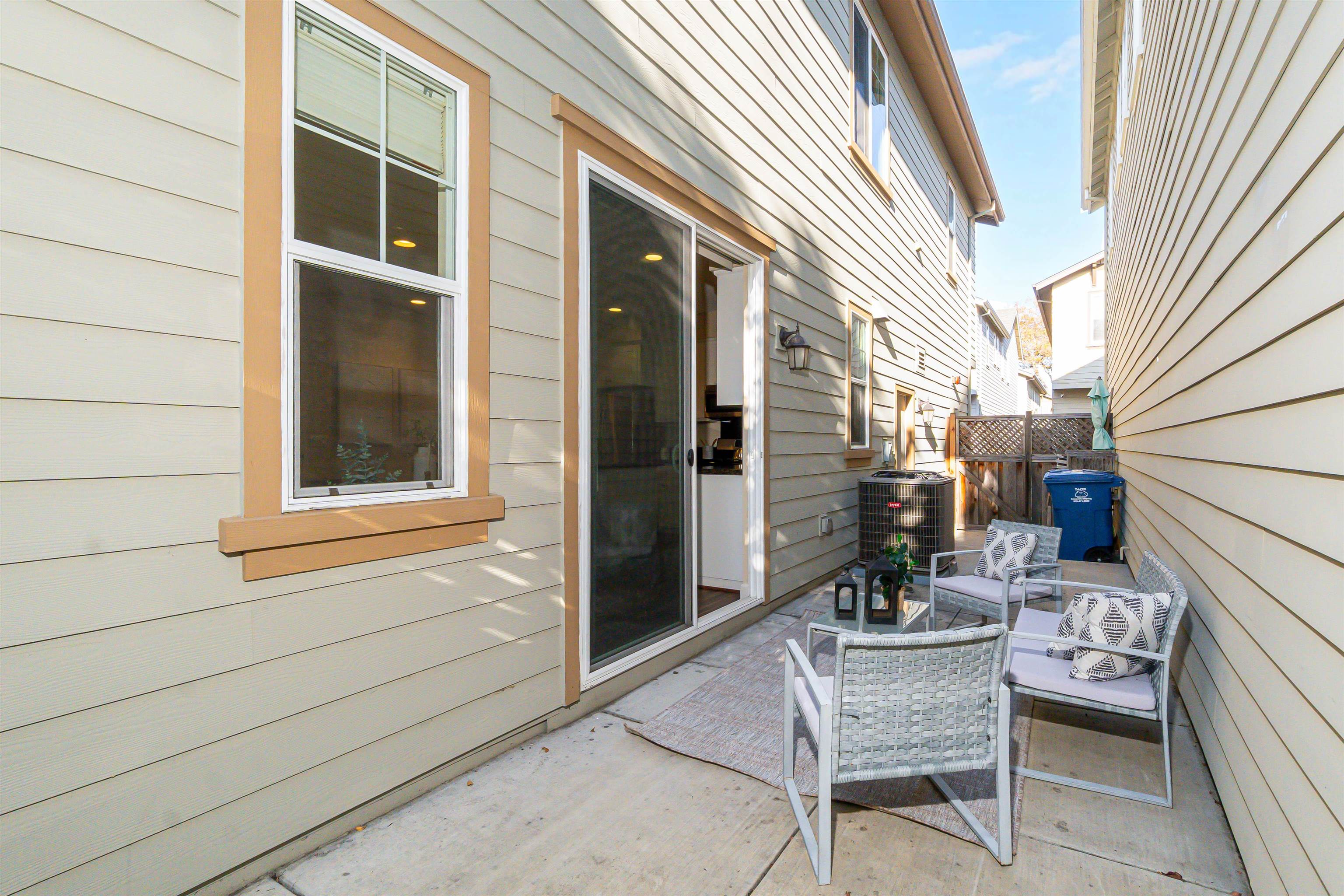 Detail Gallery Image 16 of 44 For 328 C St, Hayward,  CA 94541 - 4 Beds | 2/1 Baths