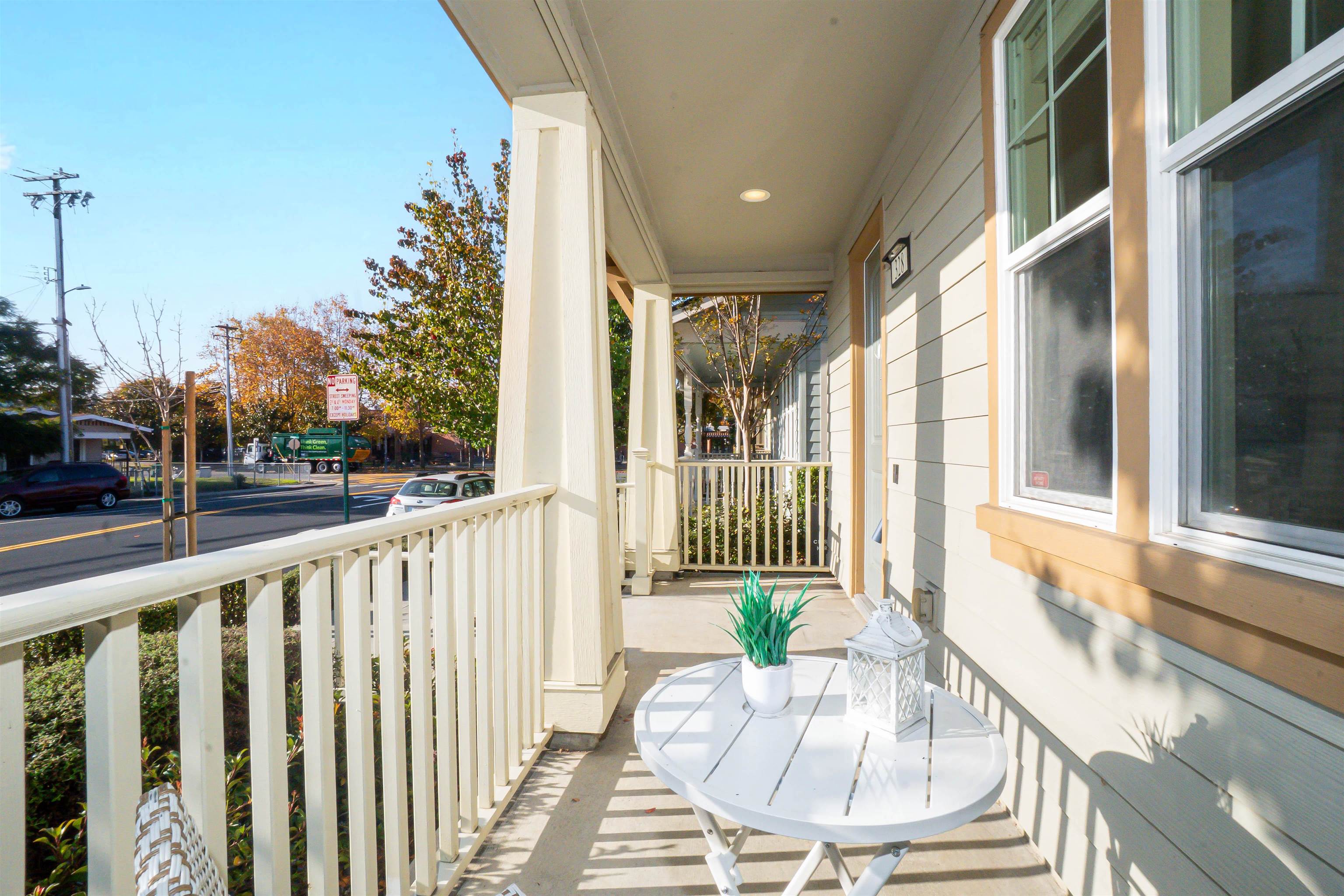 Detail Gallery Image 3 of 44 For 328 C St, Hayward,  CA 94541 - 4 Beds | 2/1 Baths