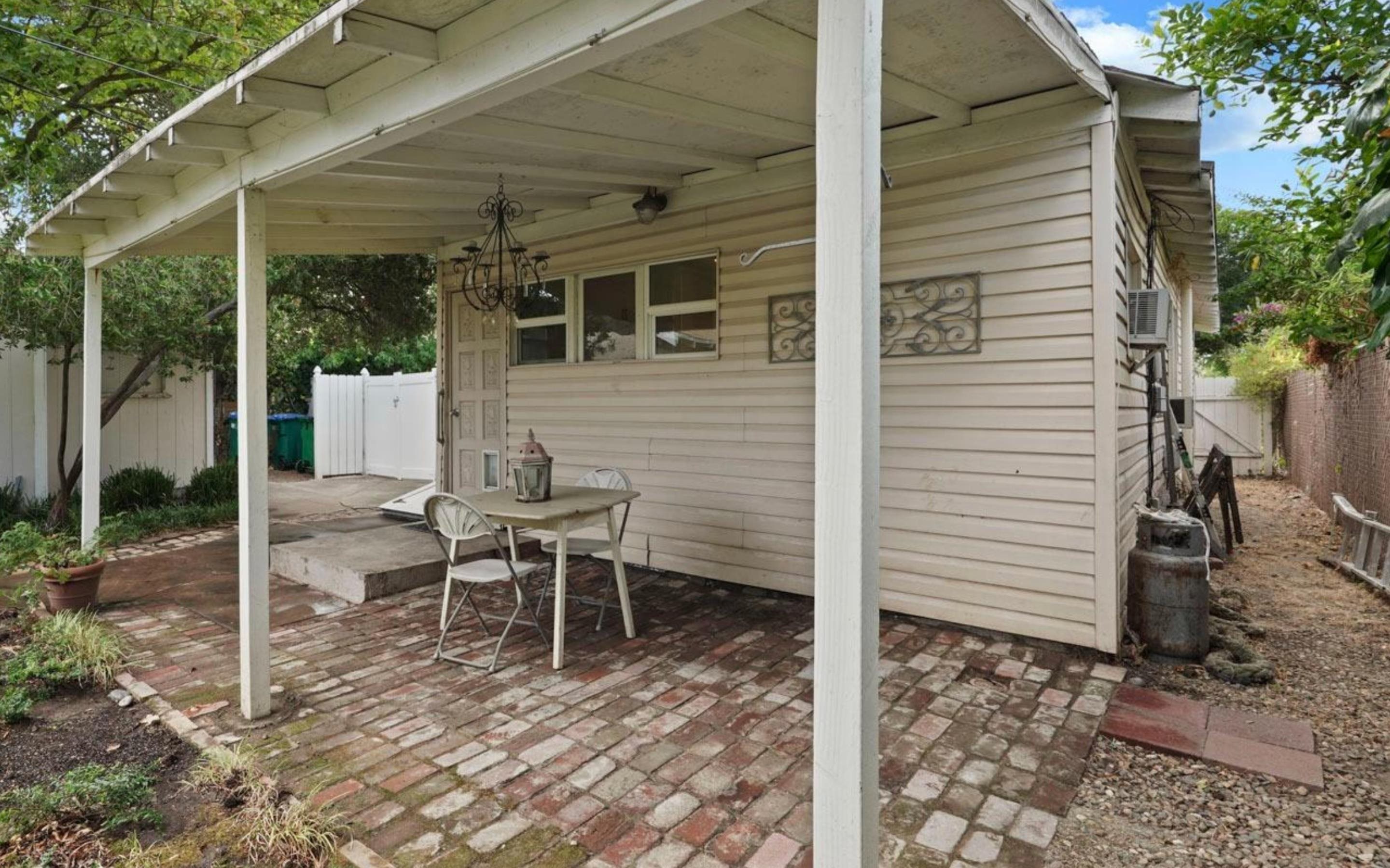 Detail Gallery Image 3 of 14 For 511 E Locust St, Lodi,  CA 95240 - 3 Beds | 1/1 Baths