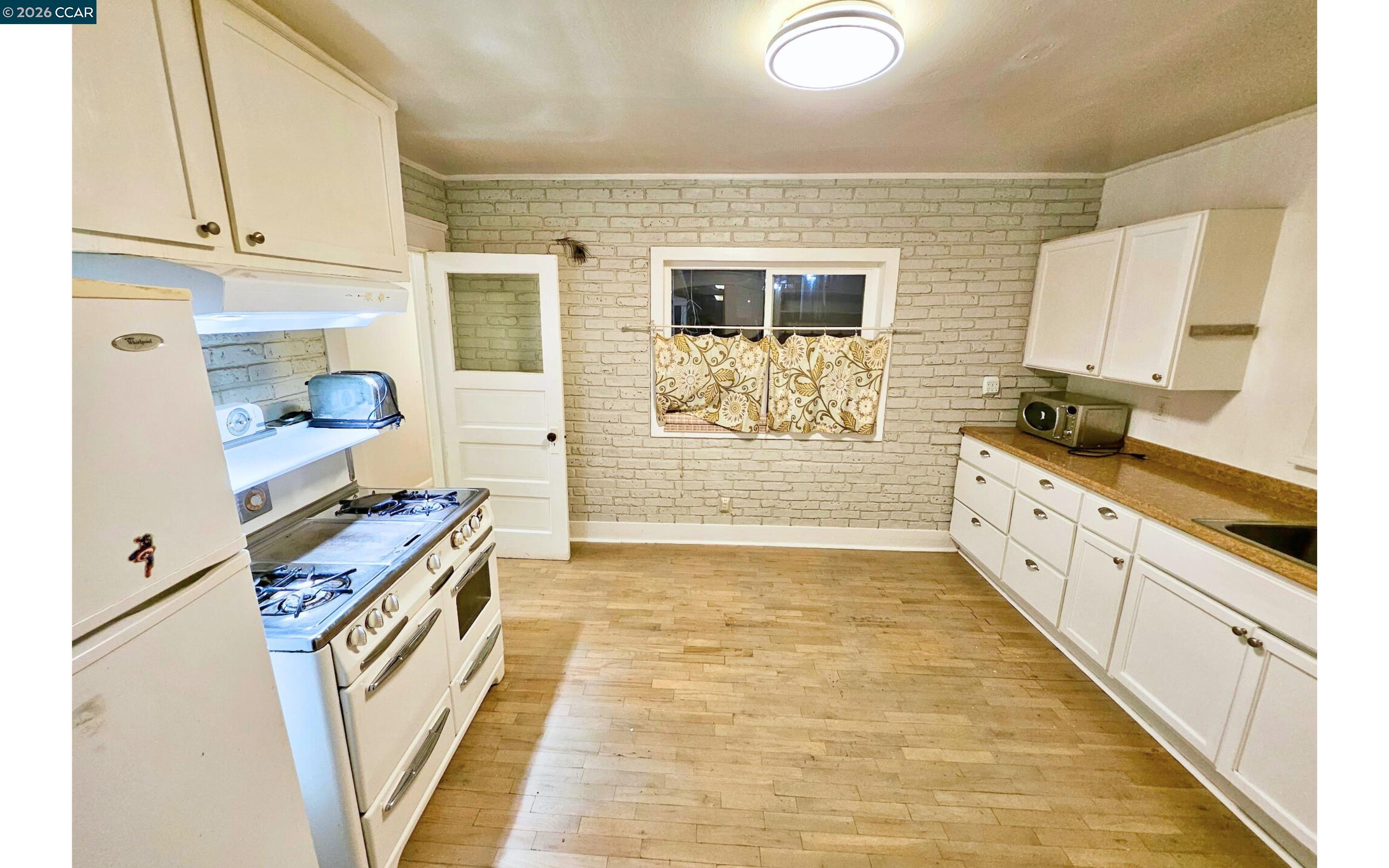 Detail Gallery Image 6 of 14 For 511 E Locust St, Lodi,  CA 95240 - 3 Beds | 1/1 Baths