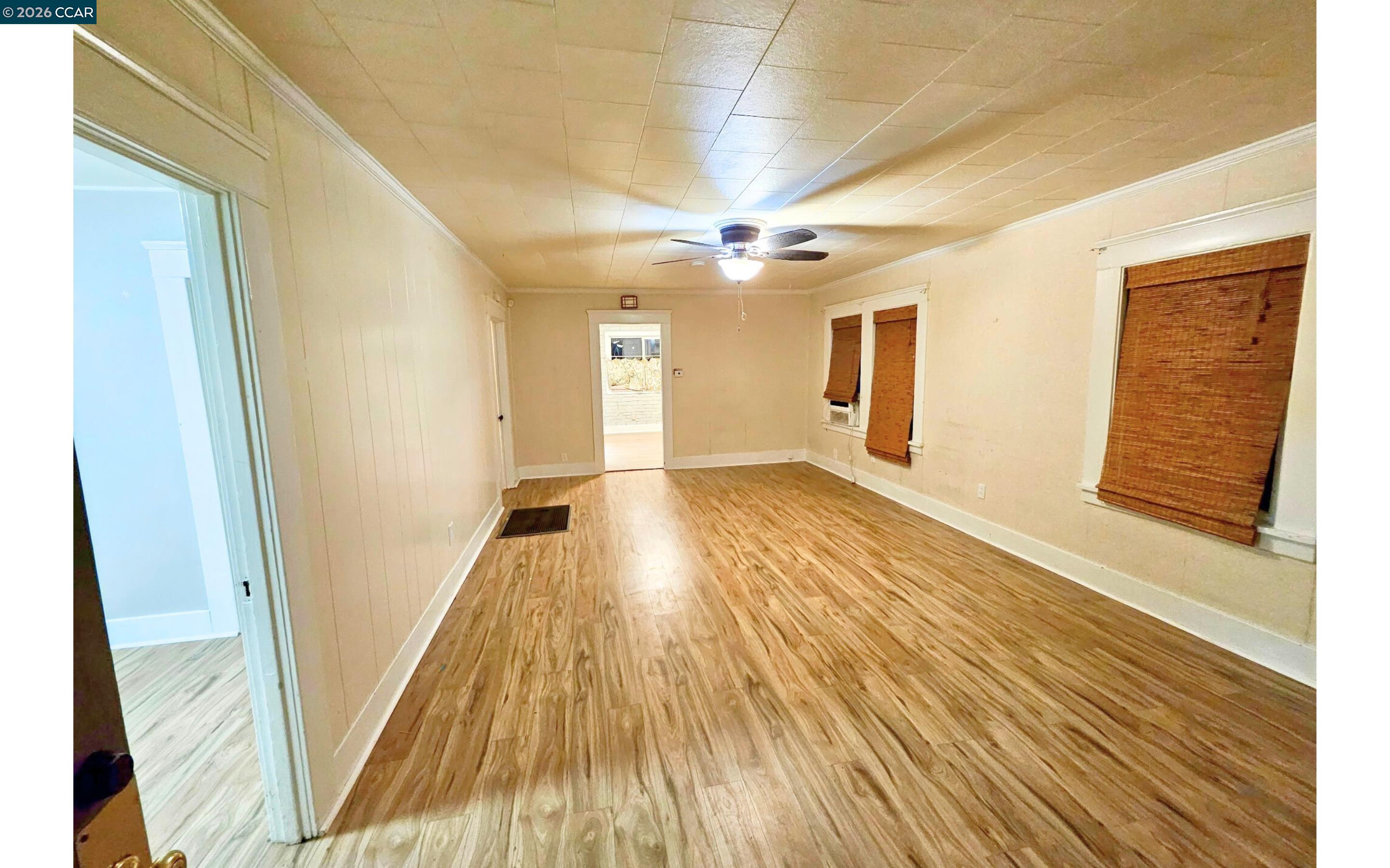 Detail Gallery Image 8 of 14 For 511 E Locust St, Lodi,  CA 95240 - 3 Beds | 1/1 Baths