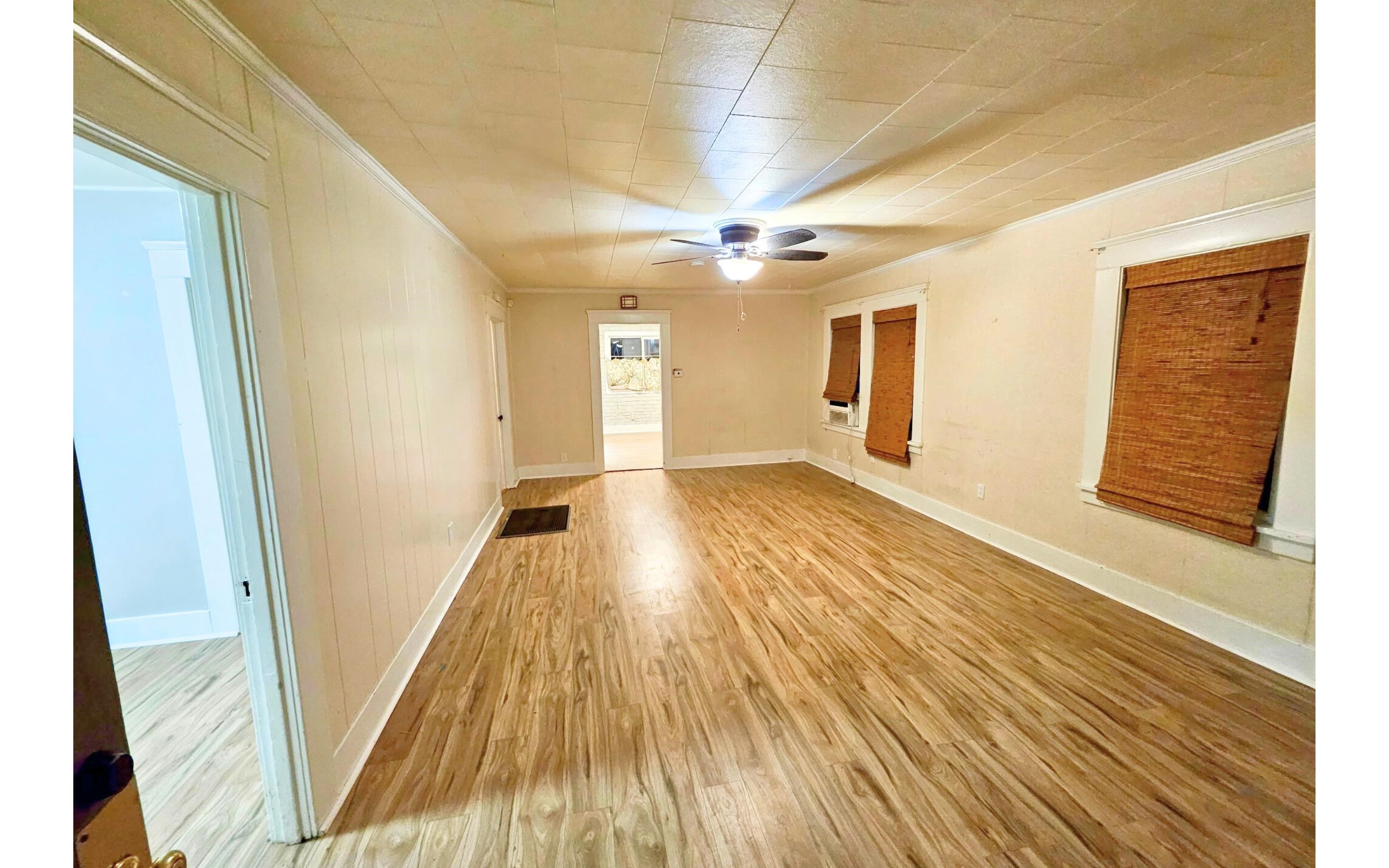 Detail Gallery Image 9 of 14 For 511 E Locust St, Lodi,  CA 95240 - 3 Beds | 1/1 Baths