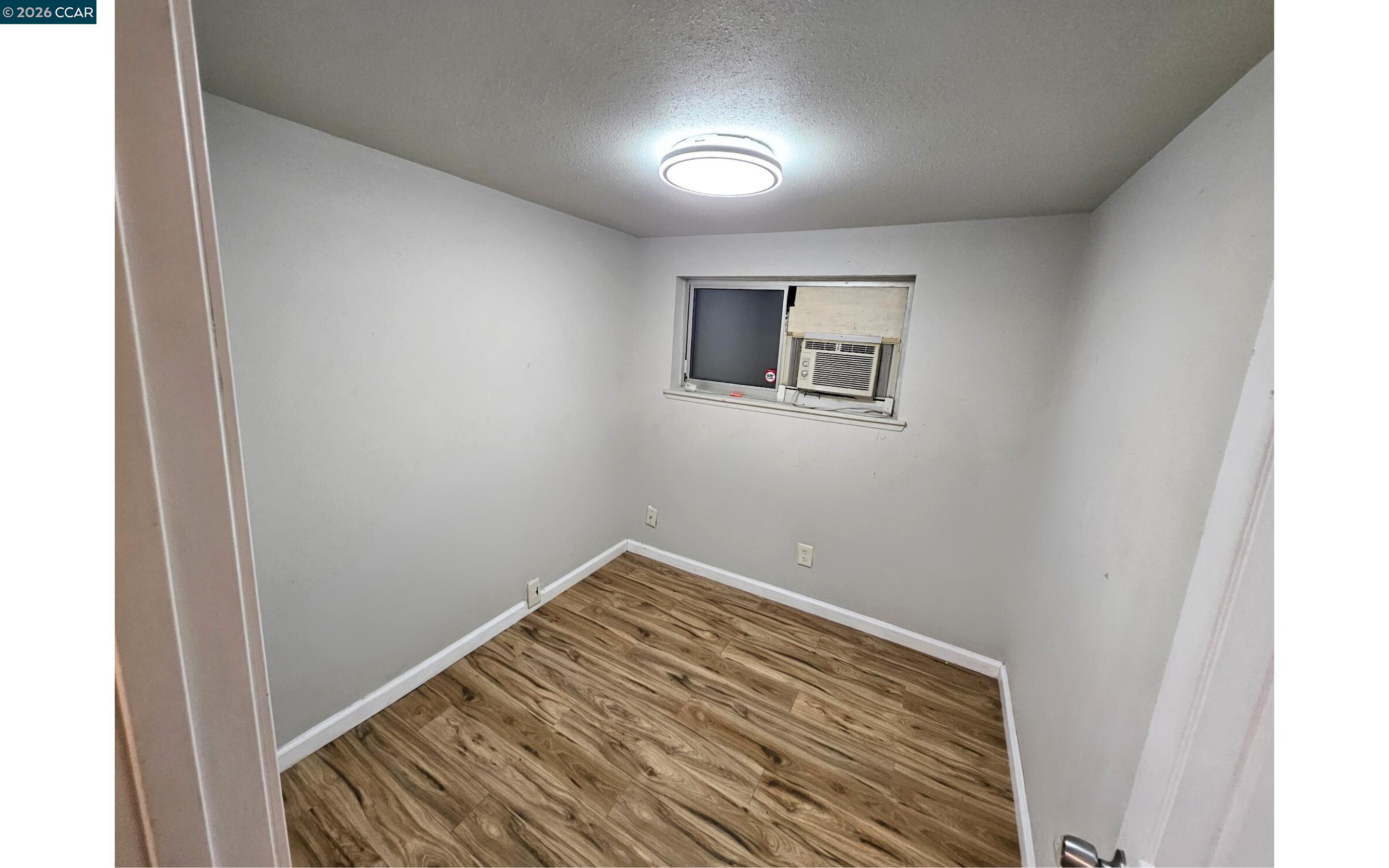 Detail Gallery Image 10 of 14 For 511 E Locust St, Lodi,  CA 95240 - 3 Beds | 1/1 Baths