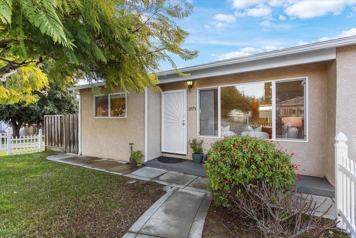 Detail Gallery Image 4 of 31 For 3975 Wilson Ave, Castro Valley,  CA 94546 - 2 Beds | 1 Baths