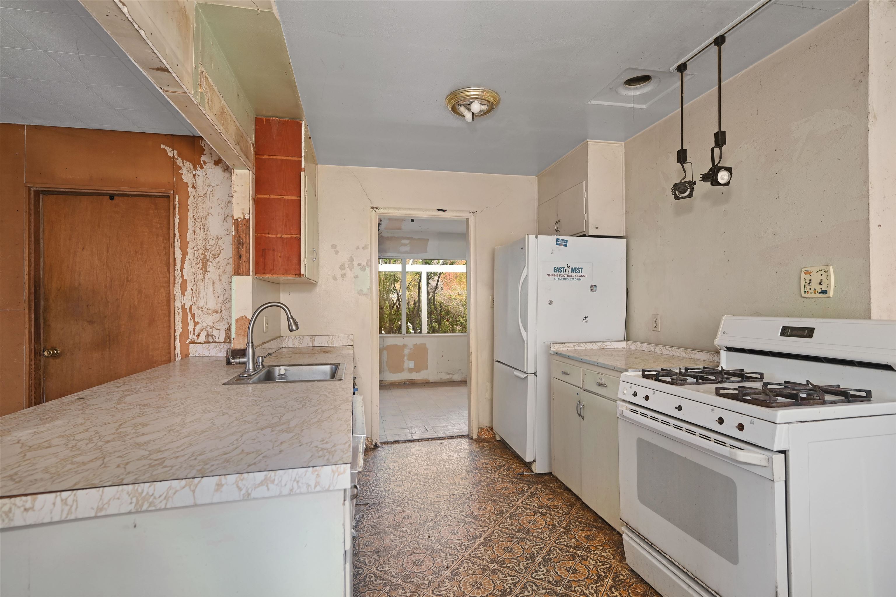 Detail Gallery Image 10 of 22 For 107 Adria Dr, Pleasant Hill,  CA 94523 - 3 Beds | 1 Baths