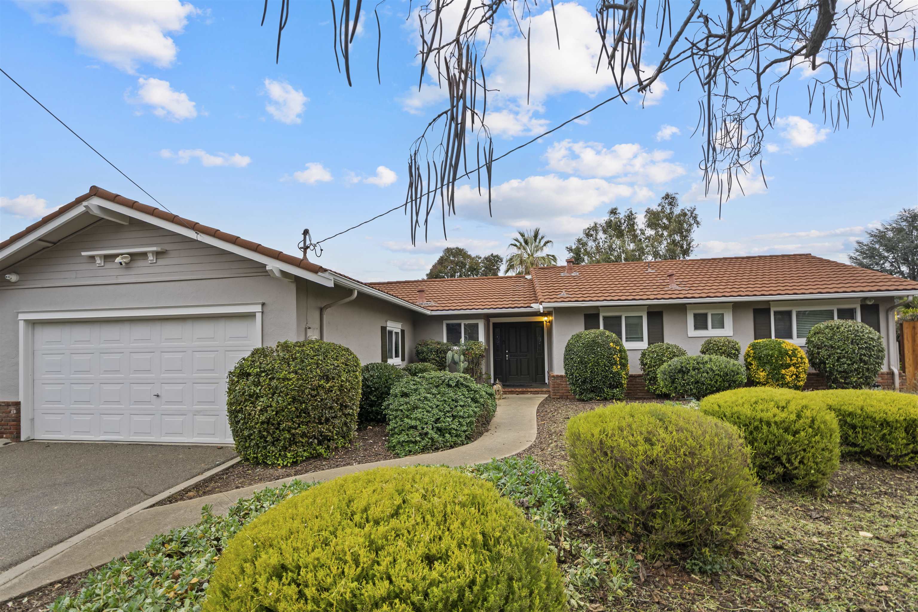 Detail Gallery Image 2 of 43 For 5607 Lassen Ct, Clayton,  CA 94517 - 3 Beds | 2 Baths