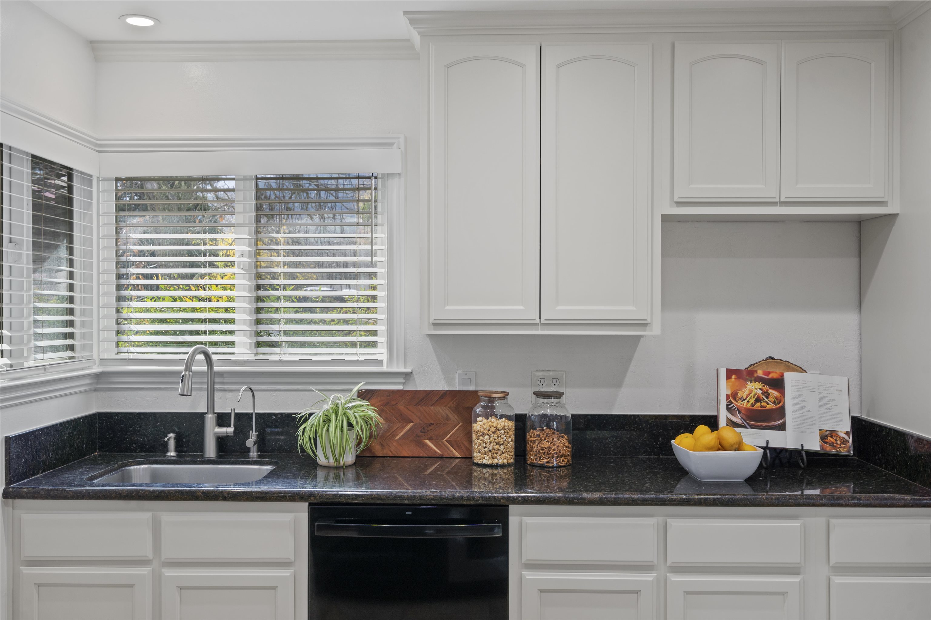 Detail Gallery Image 17 of 43 For 5607 Lassen Ct, Clayton,  CA 94517 - 3 Beds | 2 Baths