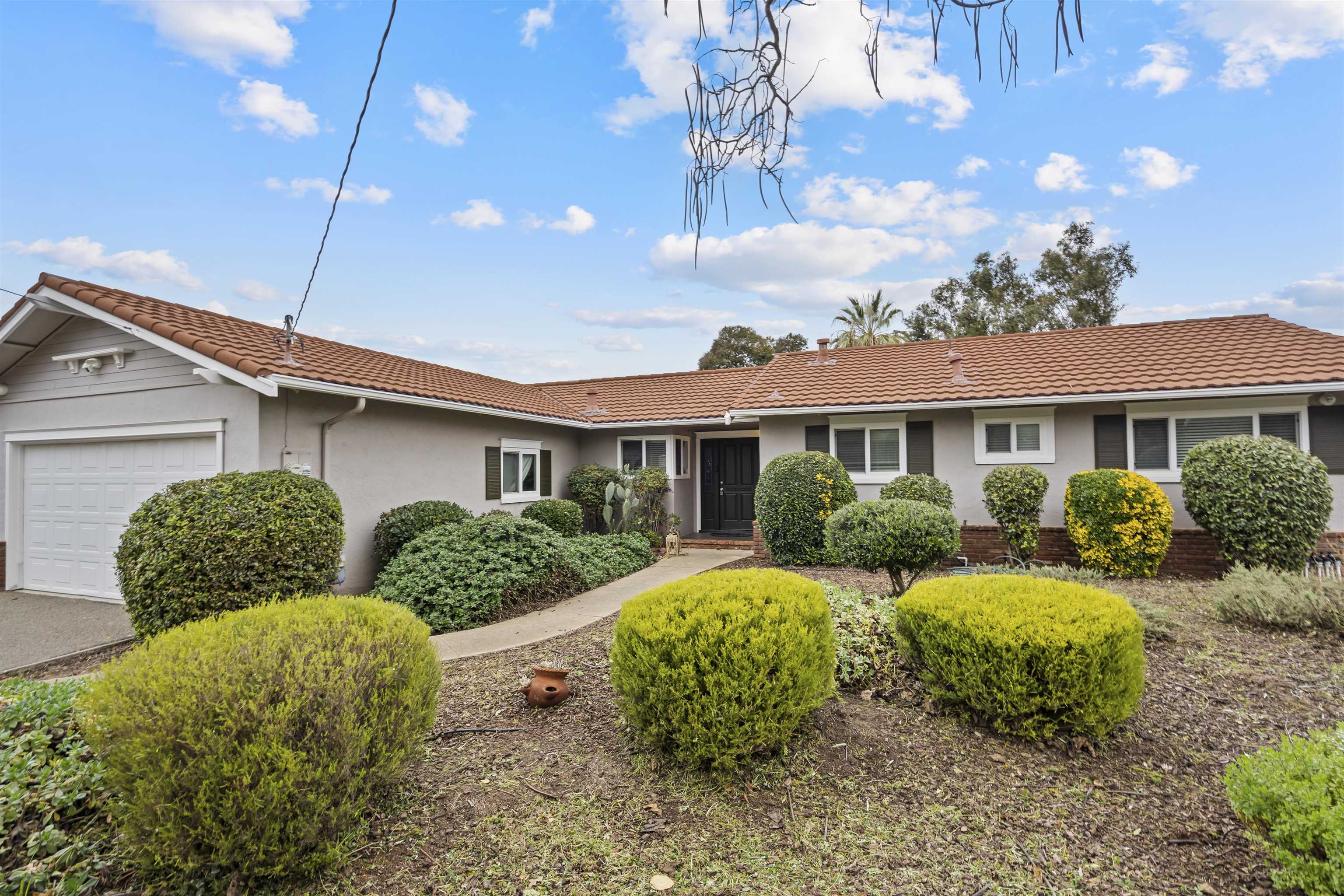 Detail Gallery Image 3 of 43 For 5607 Lassen Ct, Clayton,  CA 94517 - 3 Beds | 2 Baths