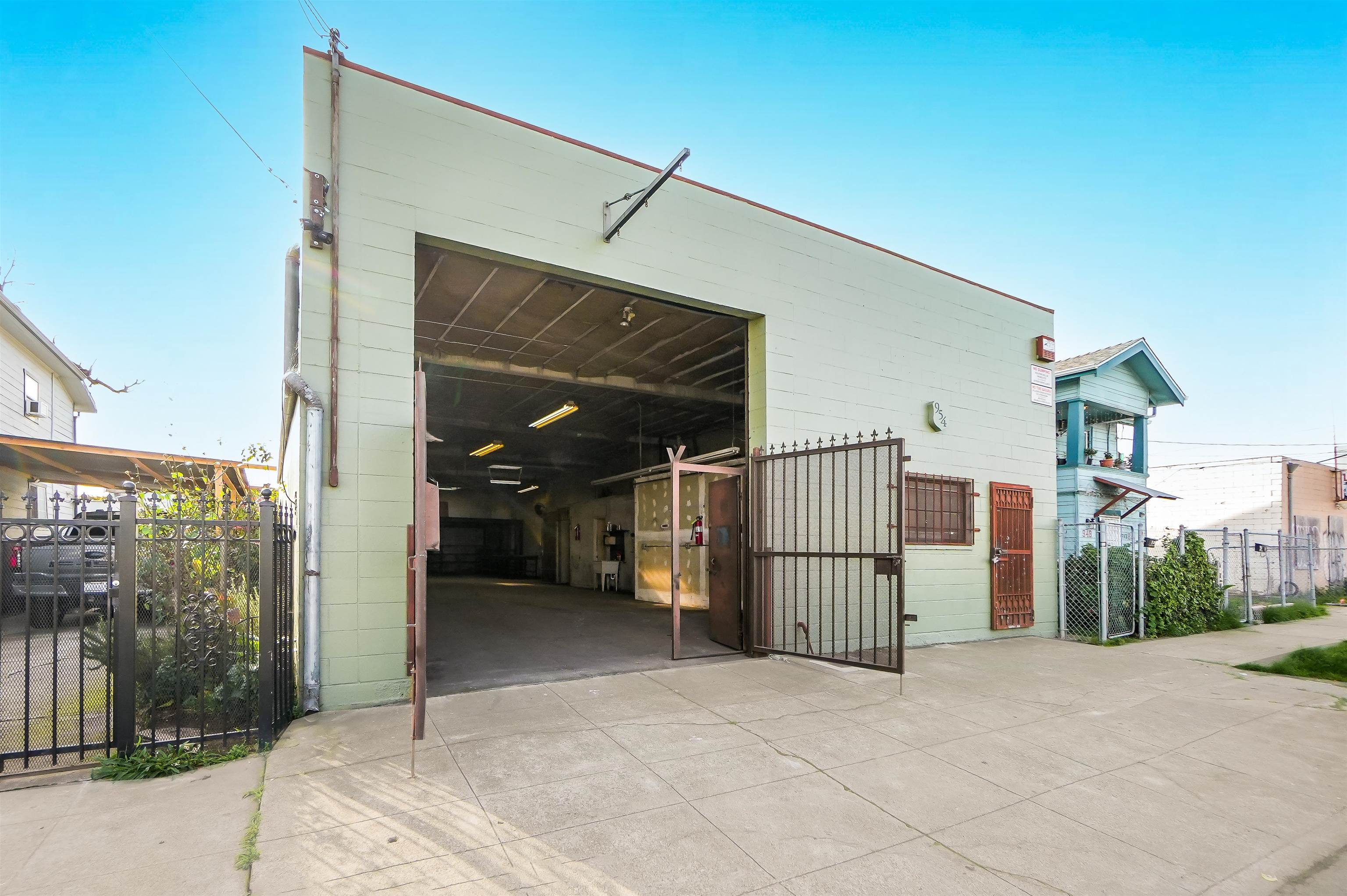 Front Image Thumbnail for BE41120025