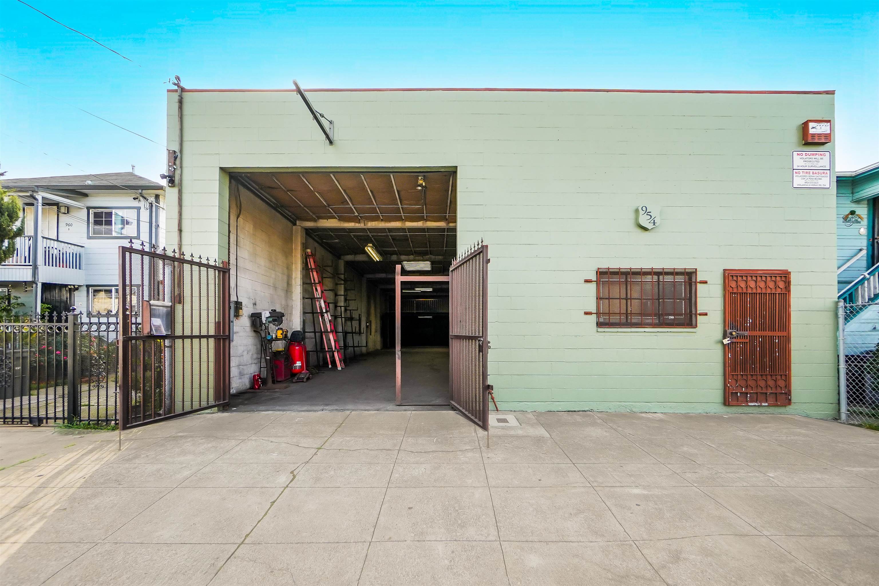 Detail Gallery Image 2 of 24 For 954 86th Ave, Oakland,  CA 94621 - – Beds | – Baths