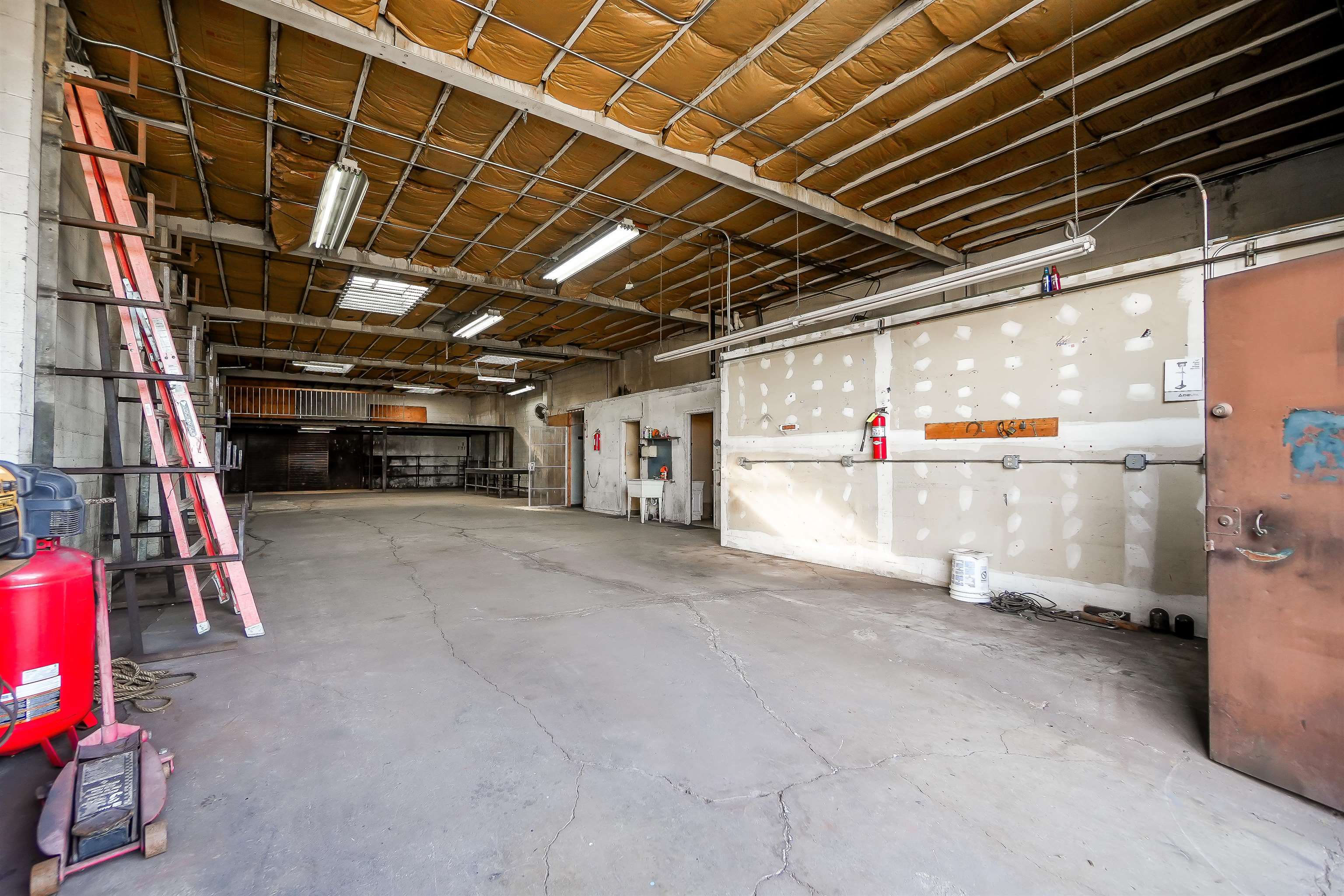 Detail Gallery Image 5 of 24 For 954 86th Ave, Oakland,  CA 94621 - – Beds | – Baths