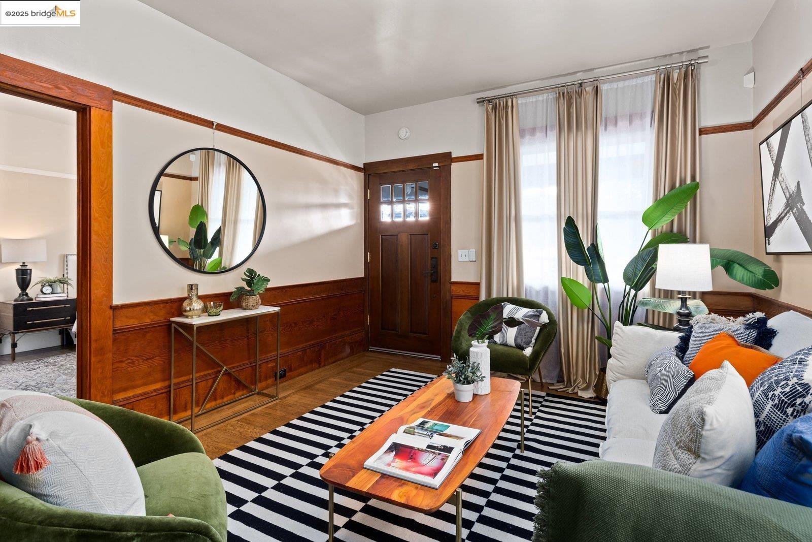 Detail Gallery Image 11 of 52 For 1076 61st St, Oakland,  CA 94608 - 2 Beds | 1 Baths