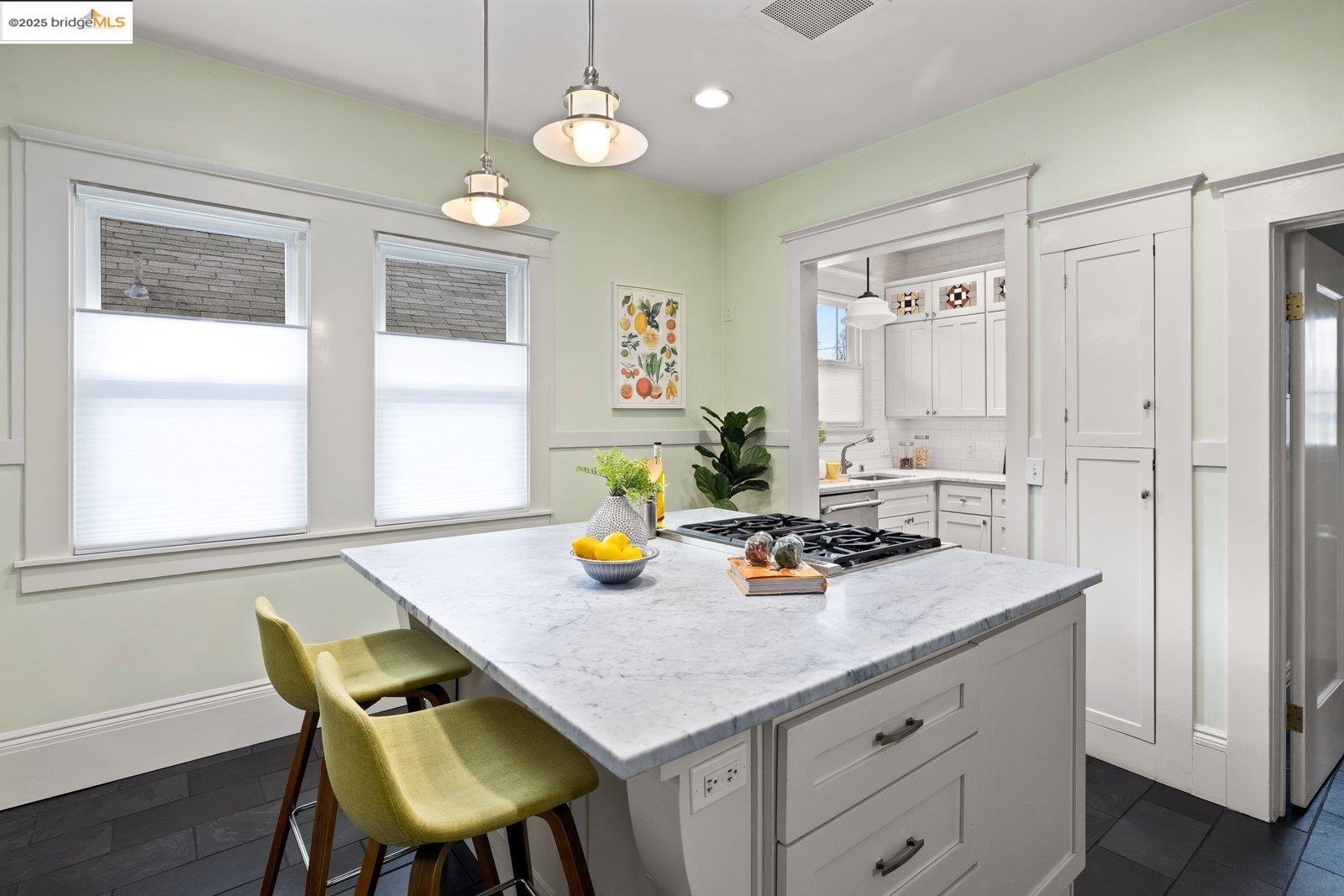 Detail Gallery Image 13 of 52 For 1076 61st St, Oakland,  CA 94608 - 2 Beds | 1 Baths