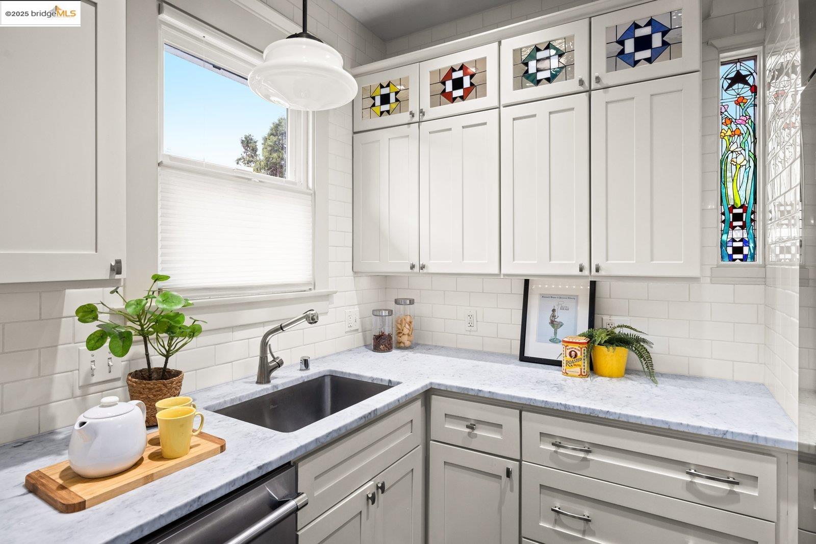 Detail Gallery Image 17 of 52 For 1076 61st St, Oakland,  CA 94608 - 2 Beds | 1 Baths